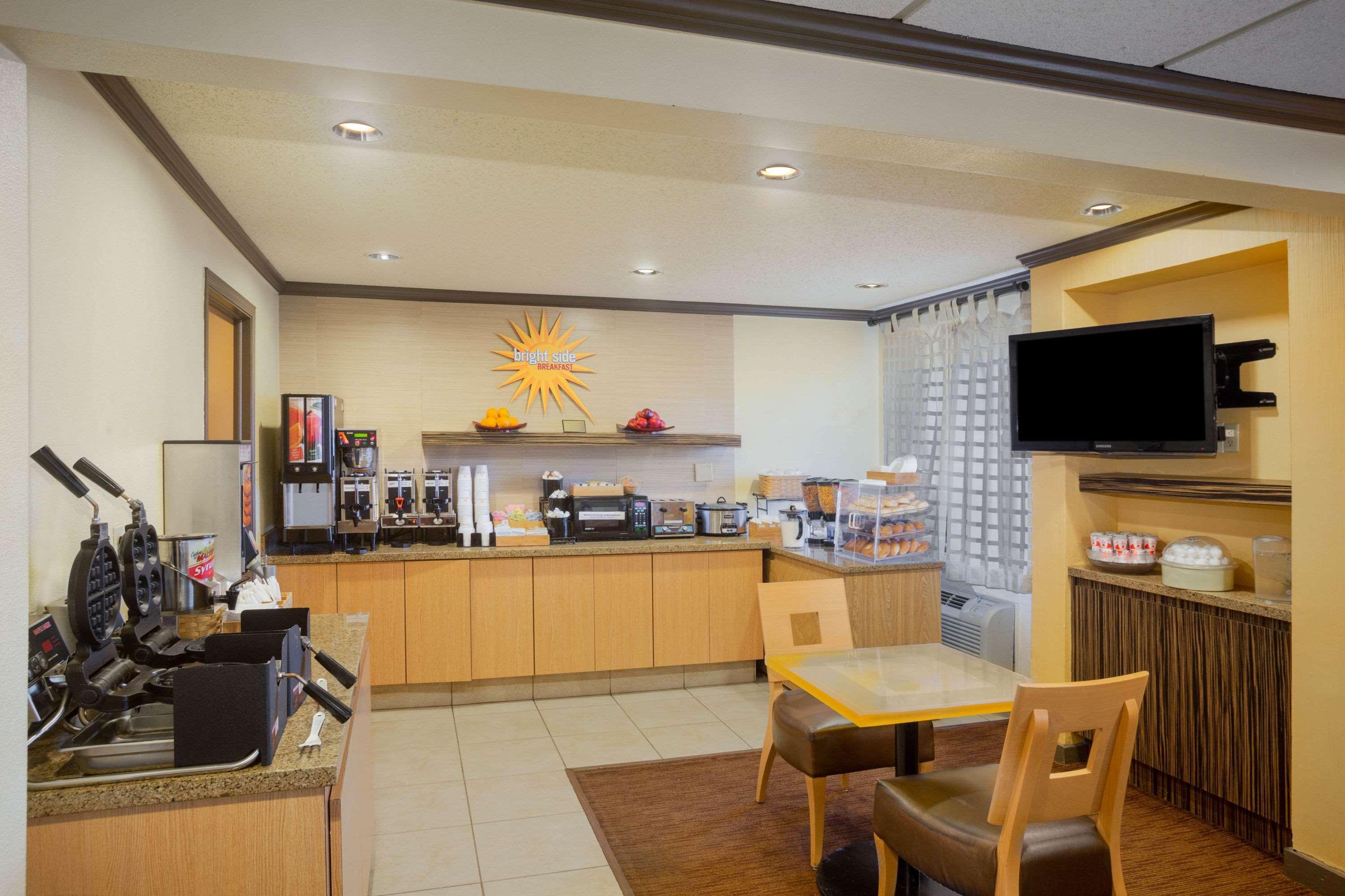 Restaurant La Quinta Inn & Suites Springdale