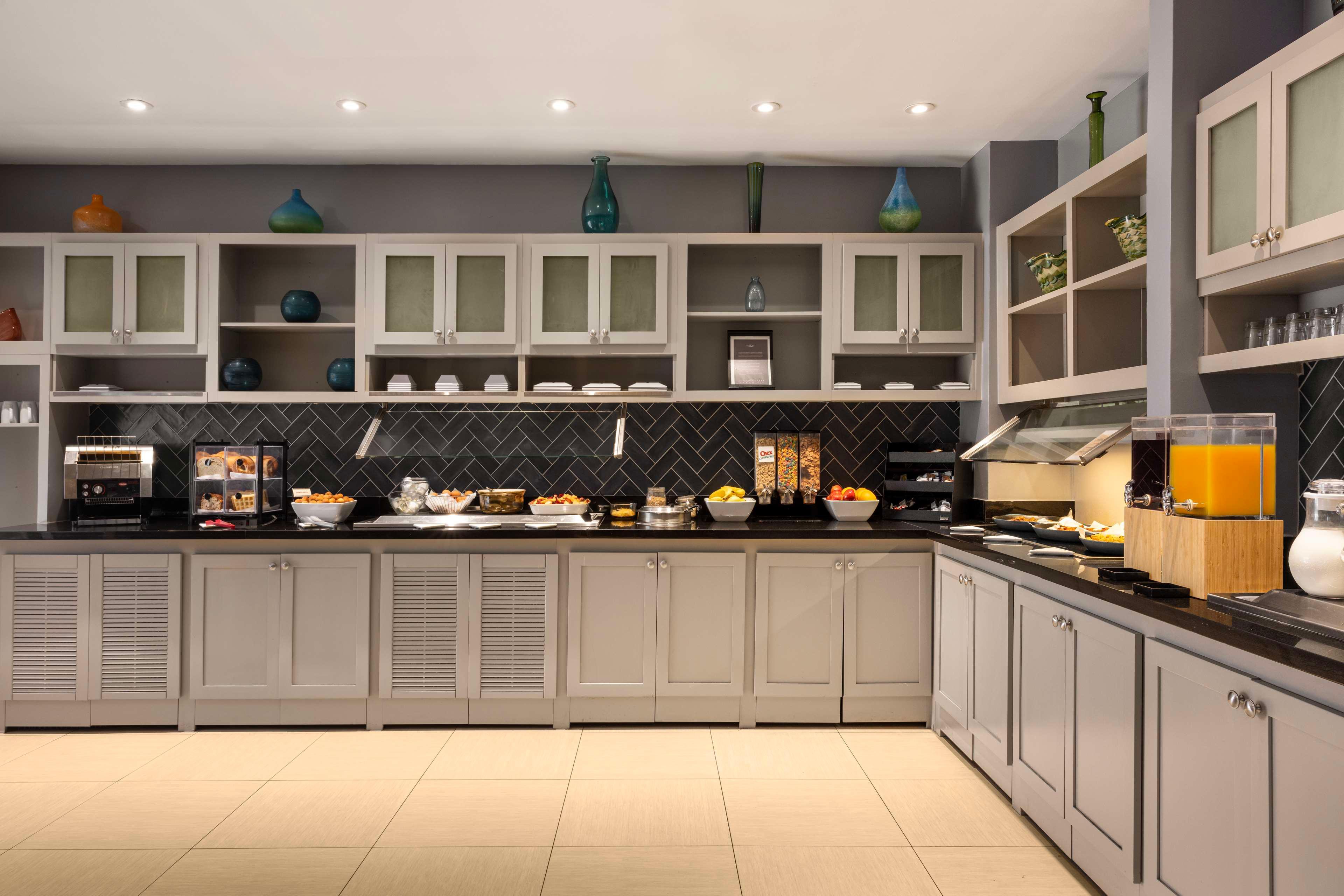 Restaurant Hyatt Place Dulles Airport North