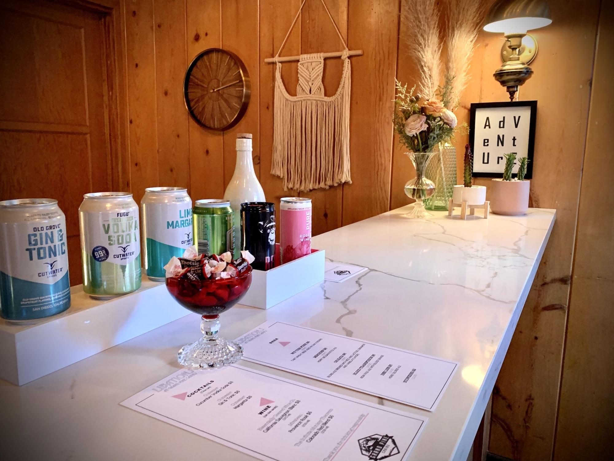 Bar/Salón Grand Pine Cabins