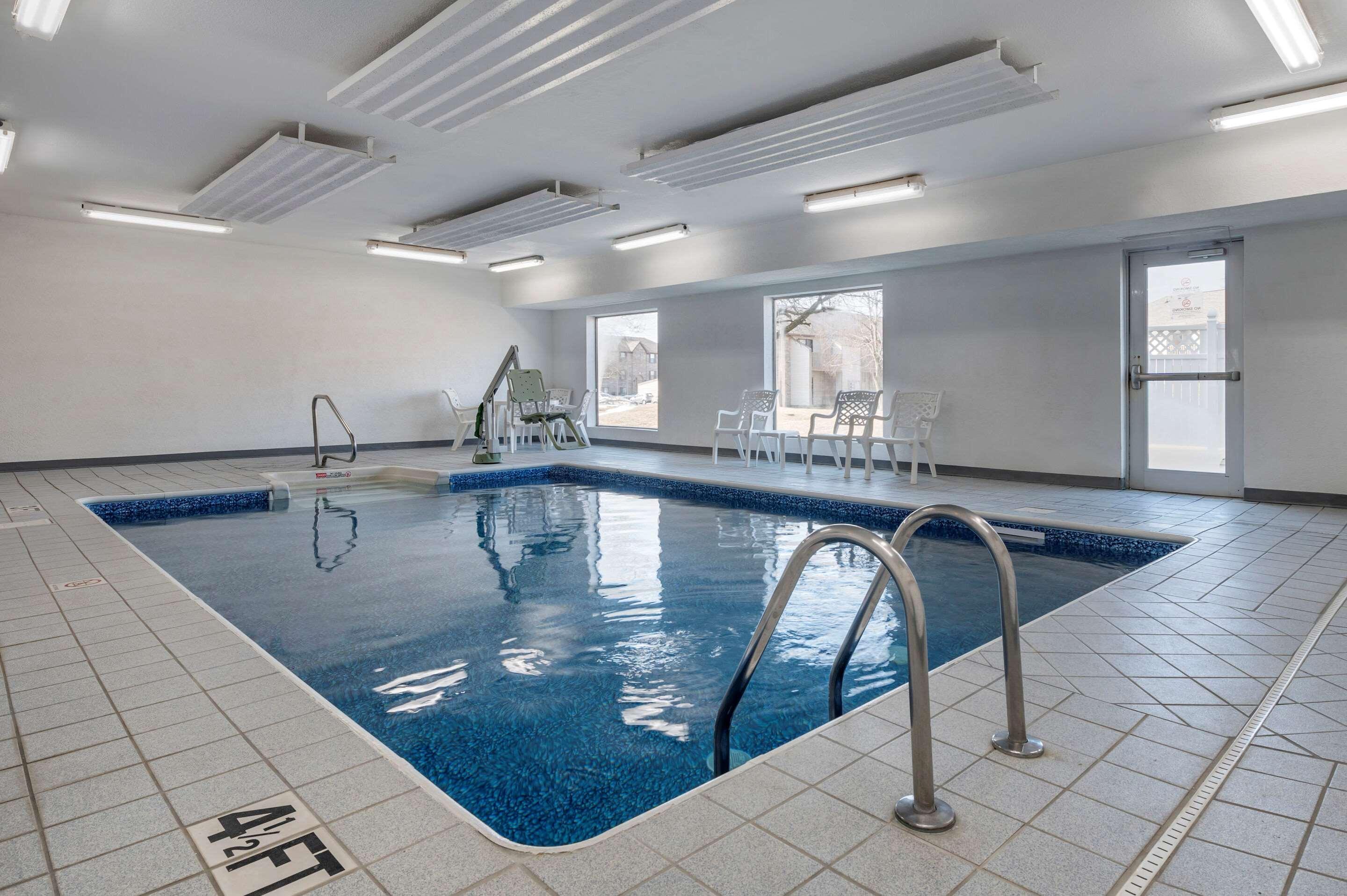 Vista Piscina Comfort Inn (Shelbyville)