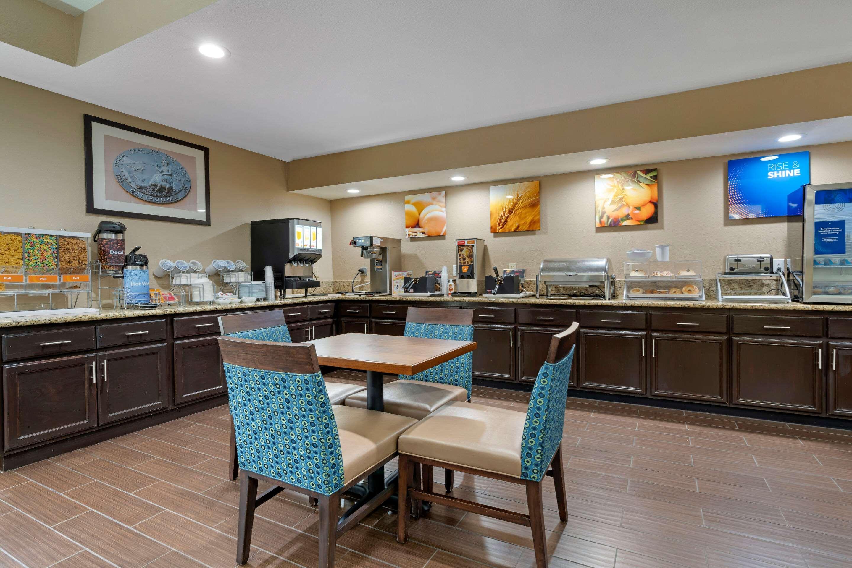 Restaurant Comfort Suites Downtown Sacramento
