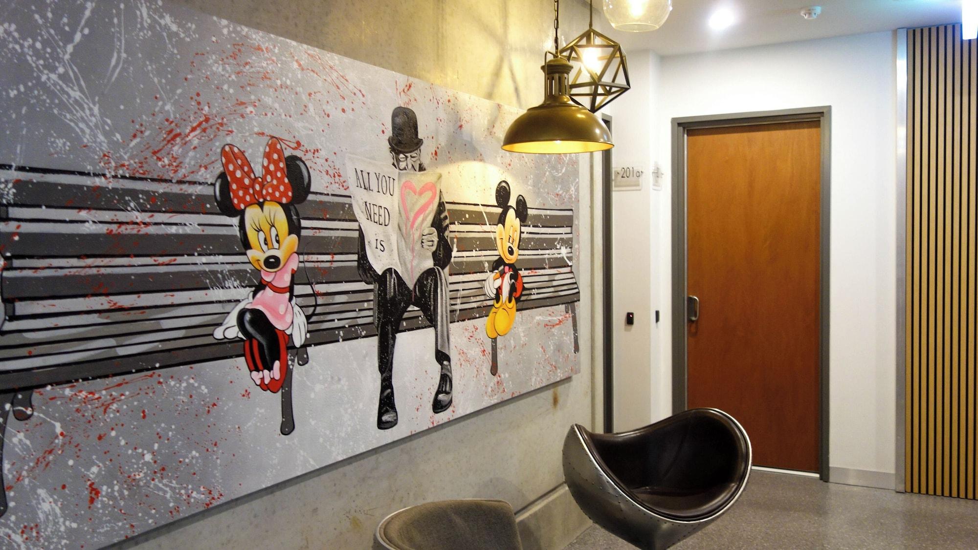 Vista Lobby Semaphore Splash Apartments