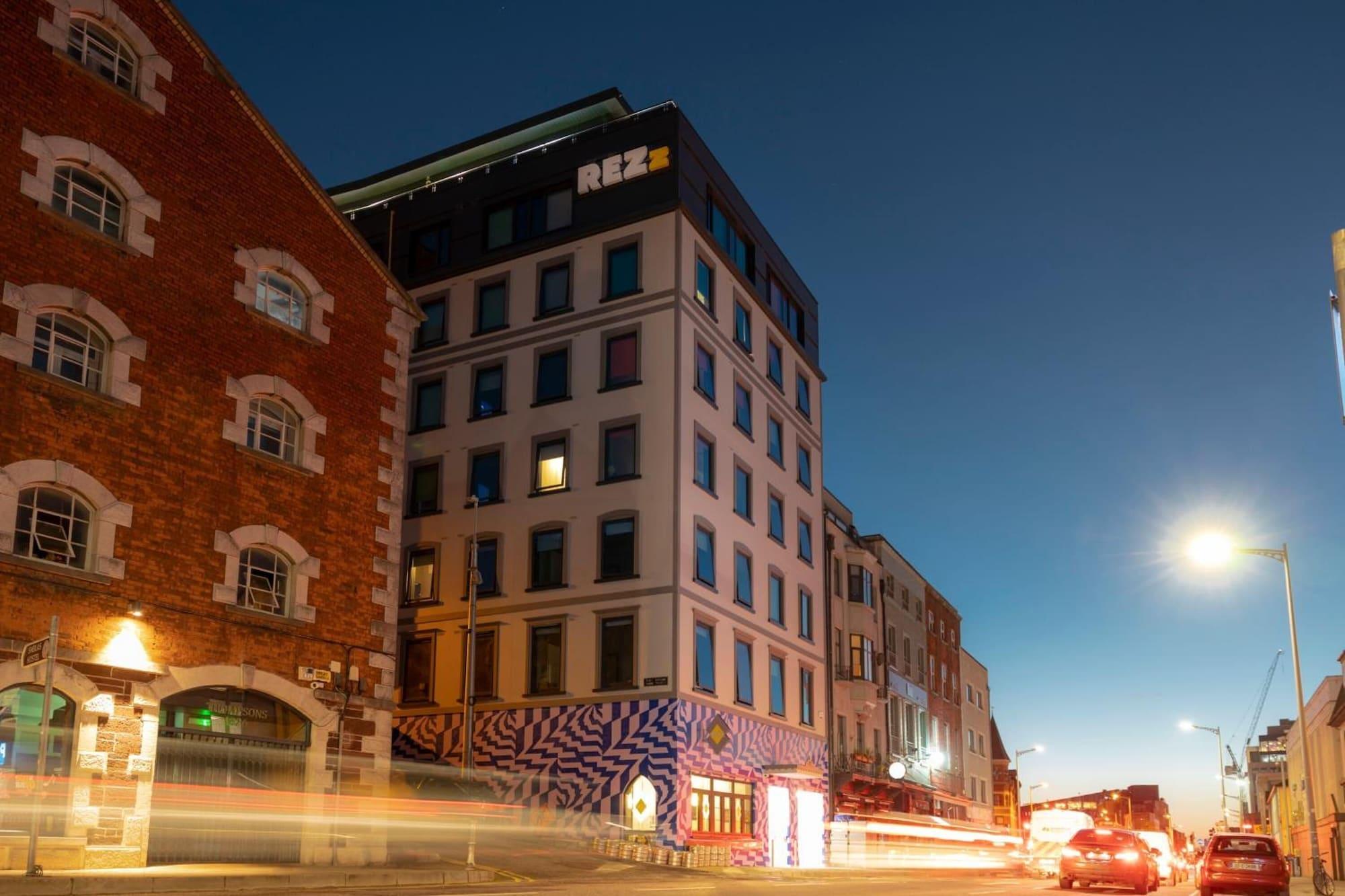 Vista Exterior REZz Cork