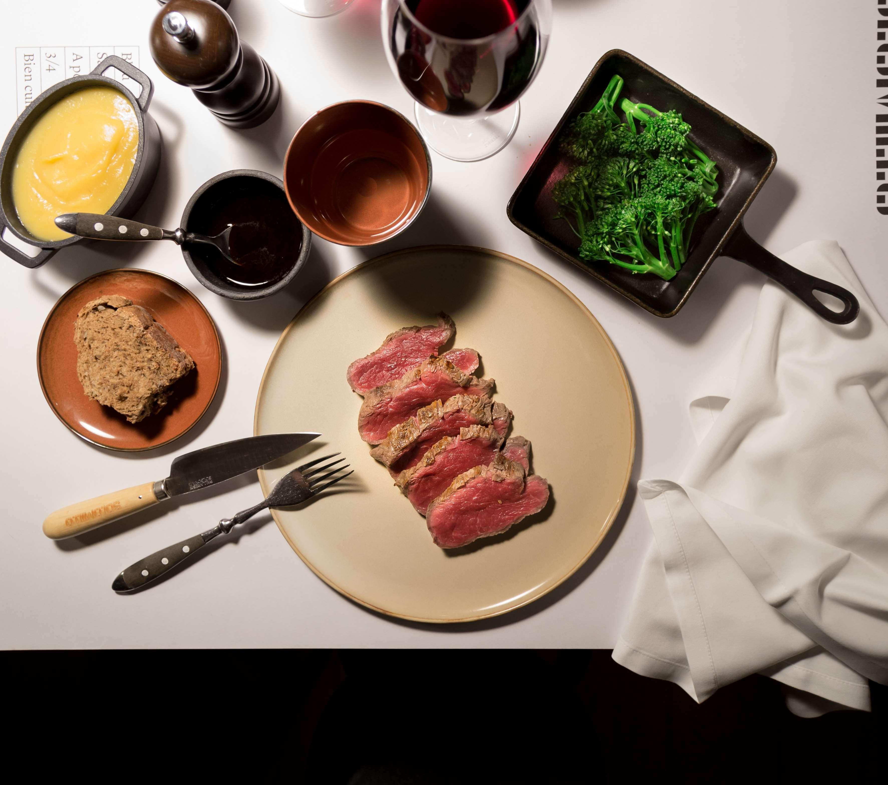 Restaurant Alexandra Barcelona Hotel, Curio Collection by Hilton