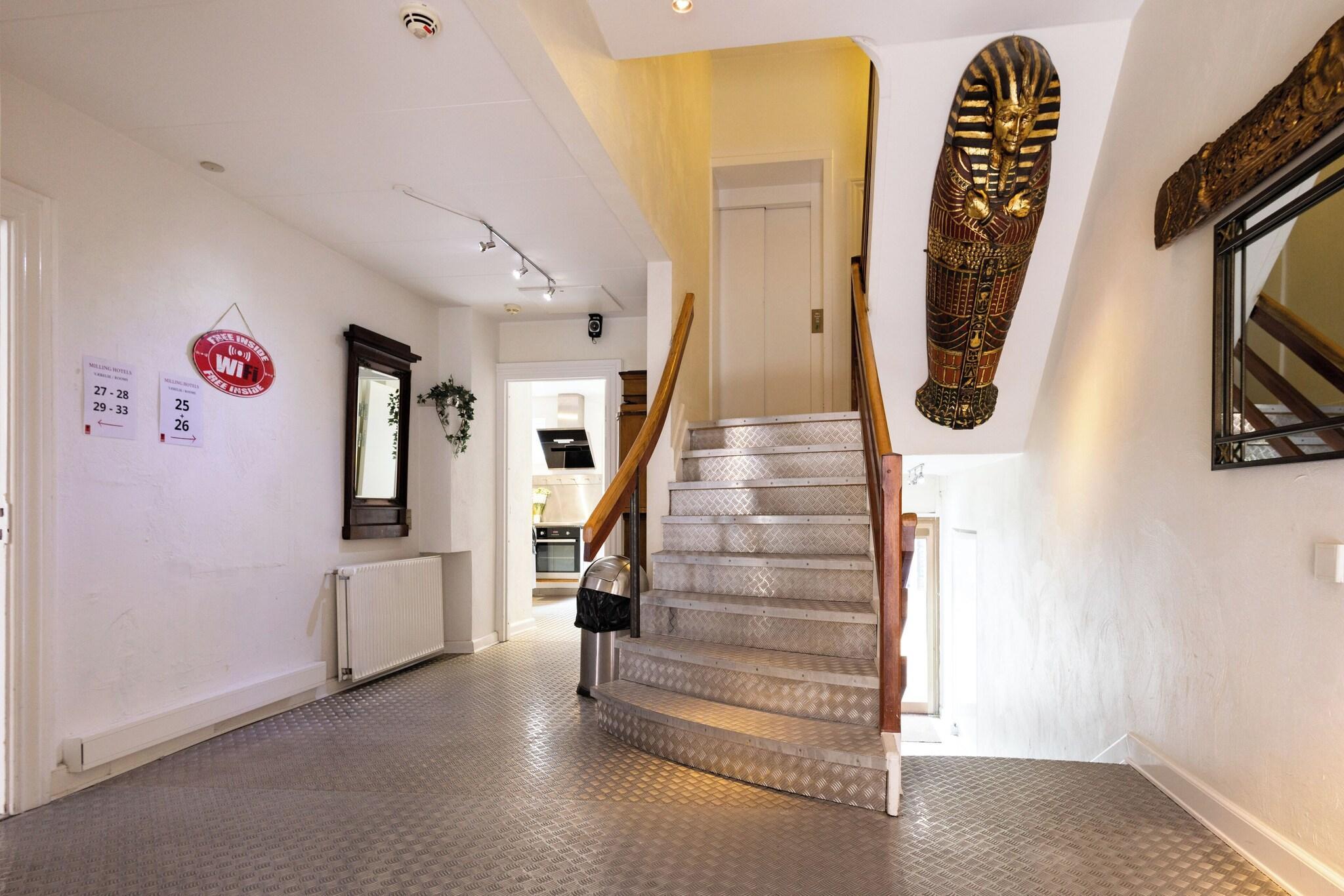 Vista Lobby Milling Hotel Mini 11