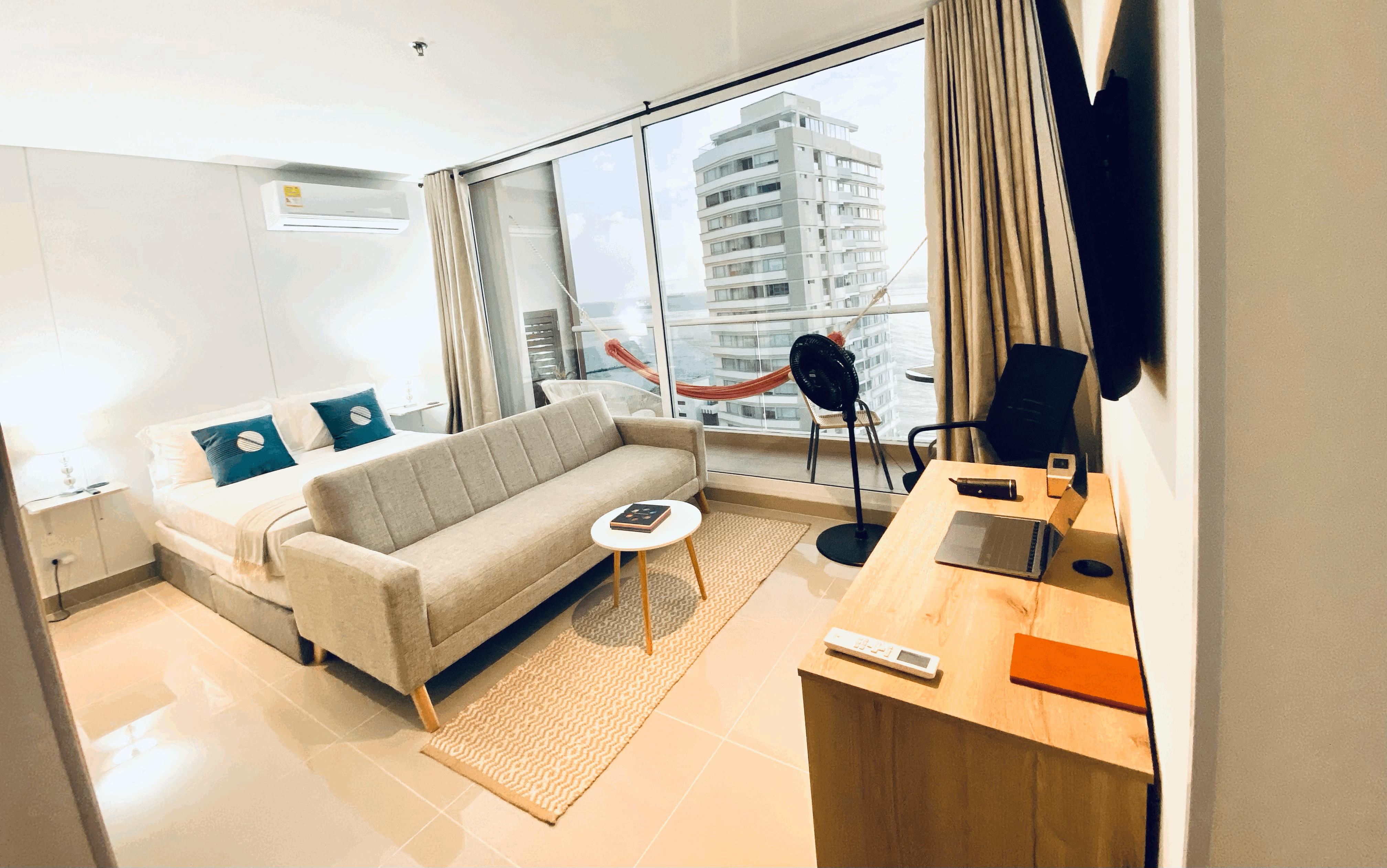 Equipamiento de Habitación Blue Loft * Oceanview Minimalist Studio in Marina * Rooftop Pool + Pime Location