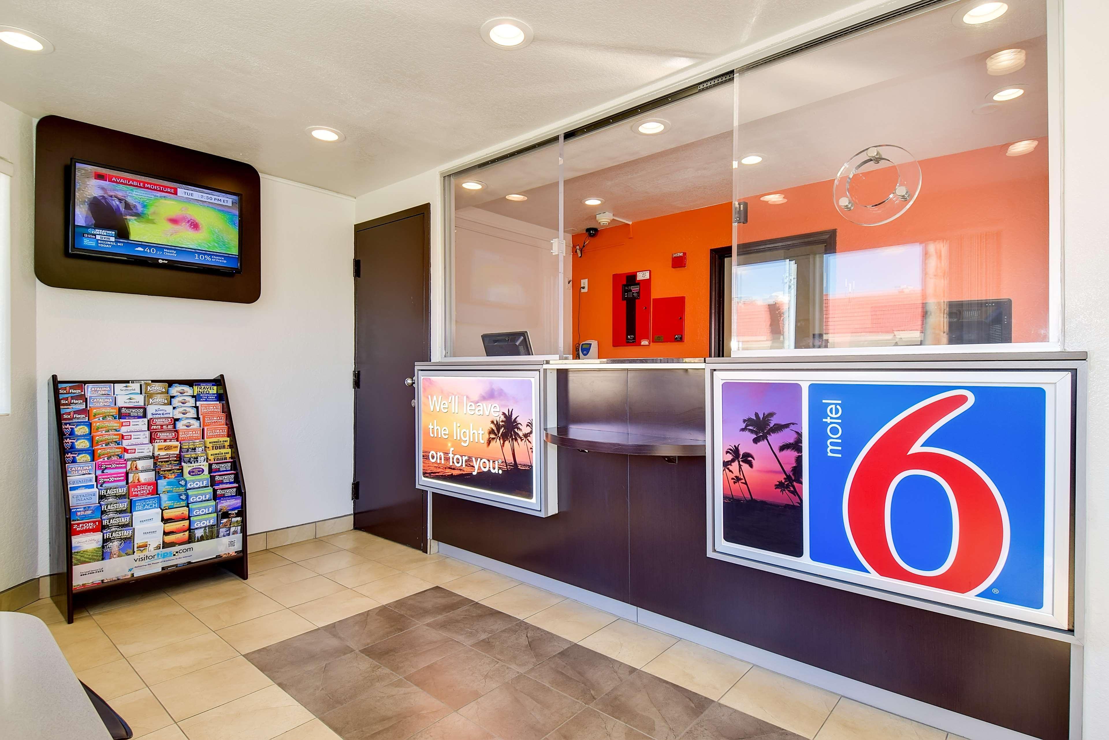Bar/Salón Motel 6 Riverside, CA - South