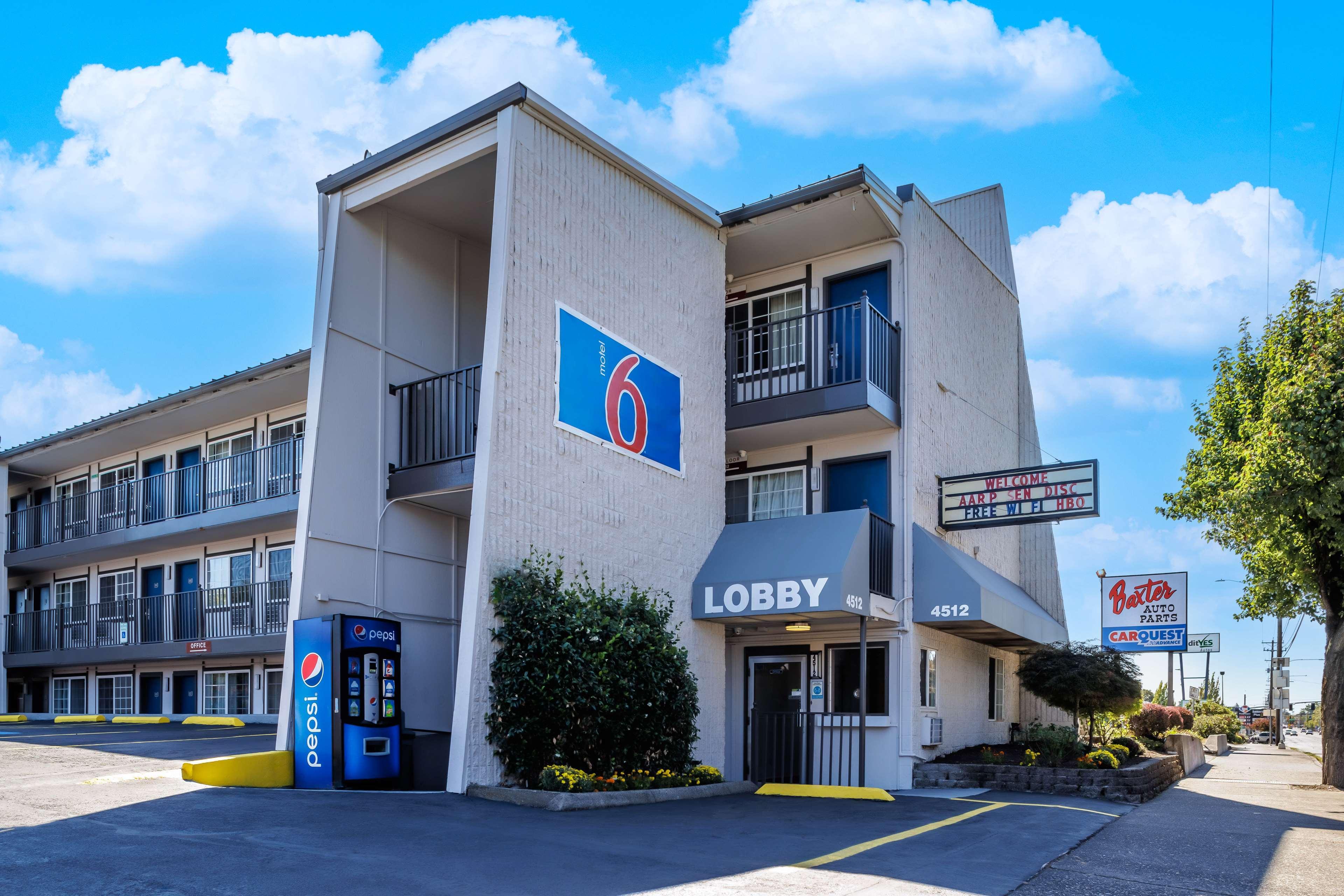 Varios Motel 6 Portland, OR - Southeast