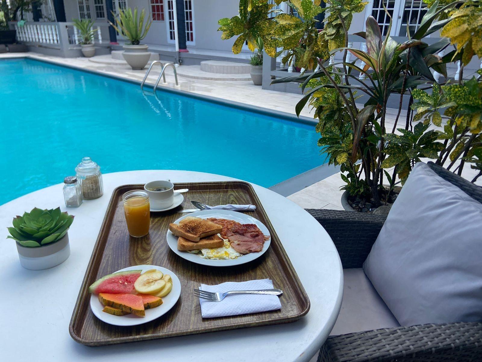 Restaurant Bay Heights Escape- Courtyard Studios