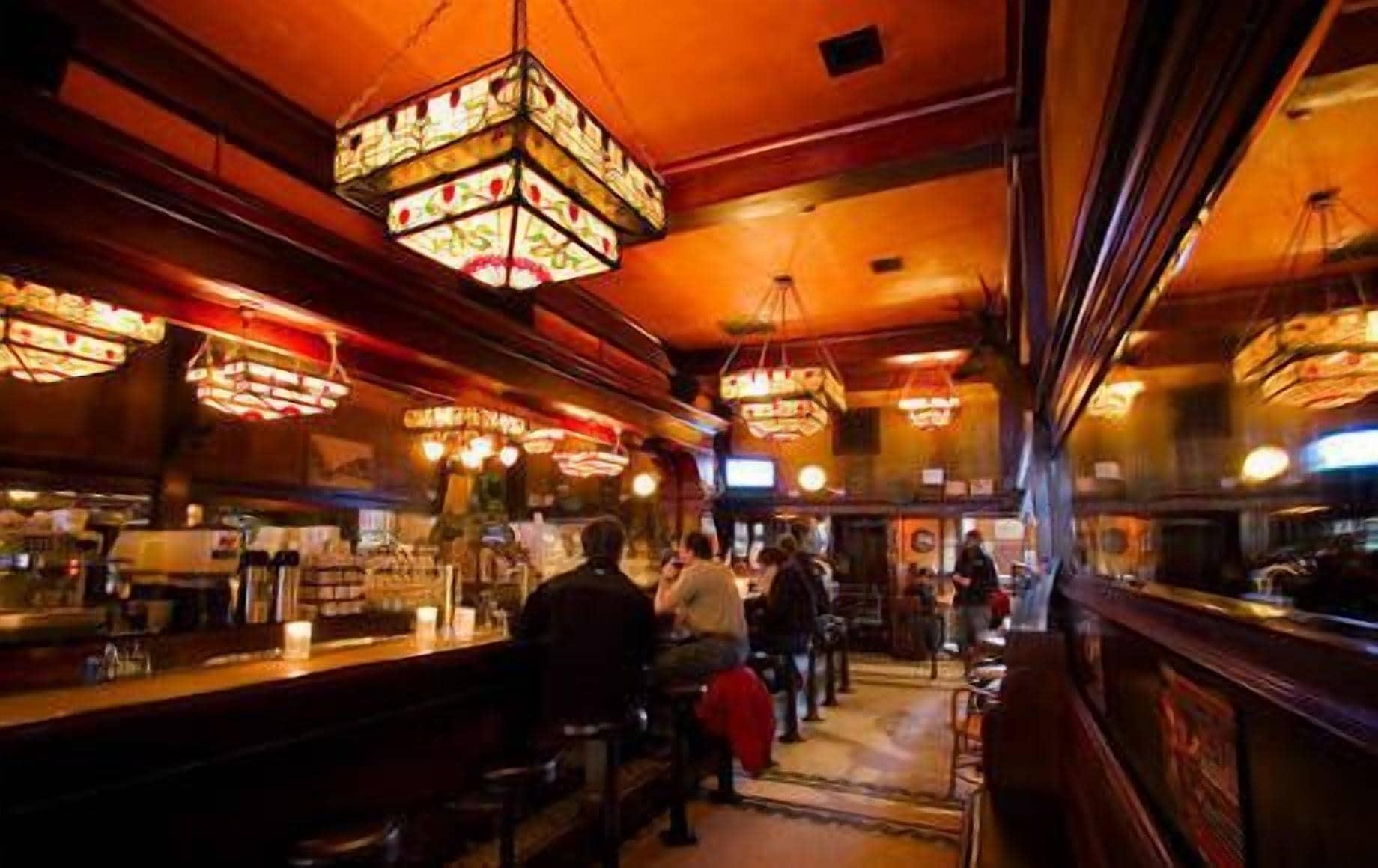 Bar/Salón McMenamins Olympic Club