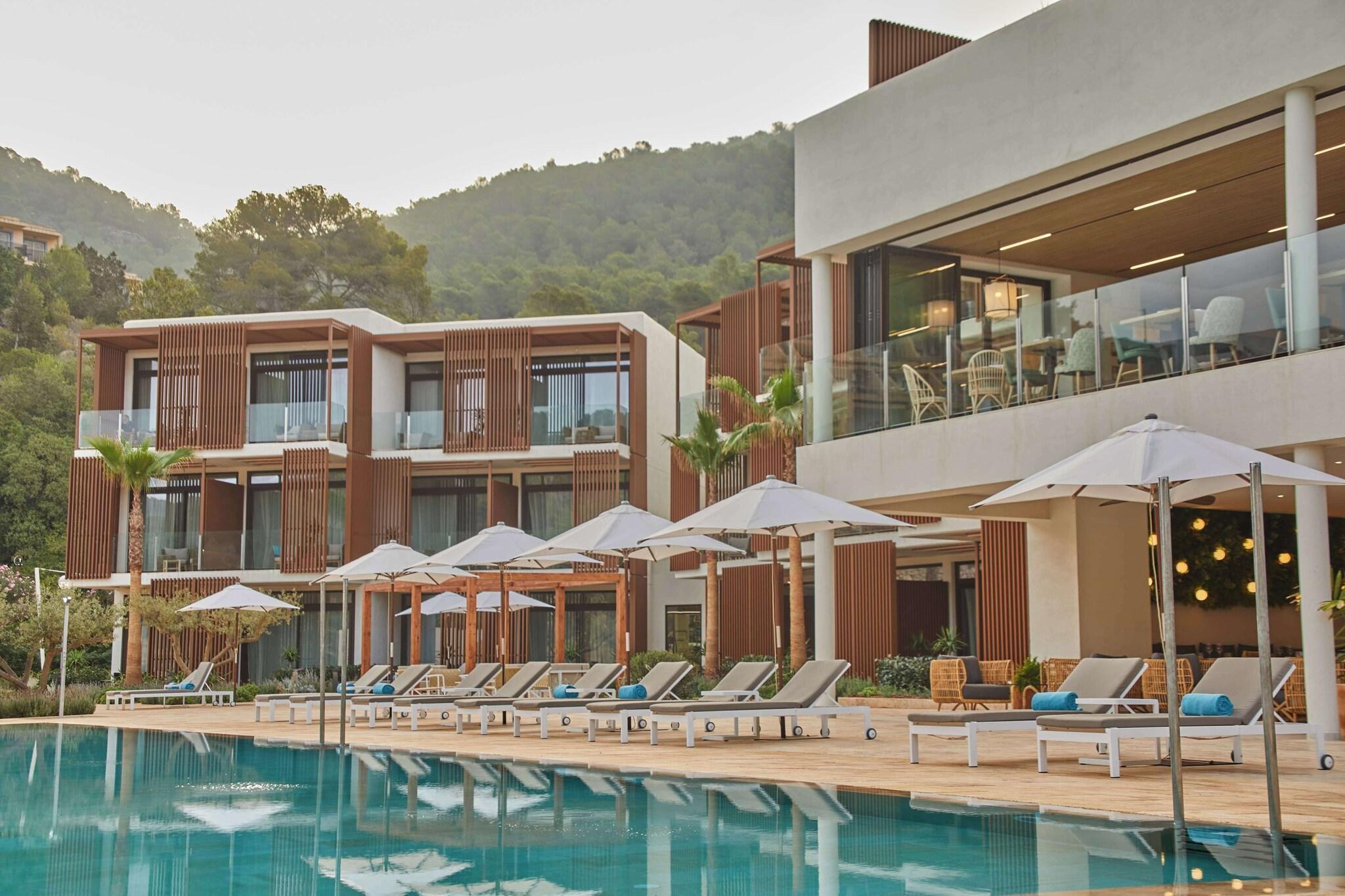 Vista Piscina The Club Cala San Miguel Hotel Ibiza,Curio Collect