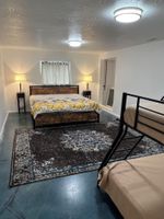 Alquiler Vacacional - 4000sqft: Pet-friendly/ 5 br/ games/ library/ 3 living rooms / 3 bath / office