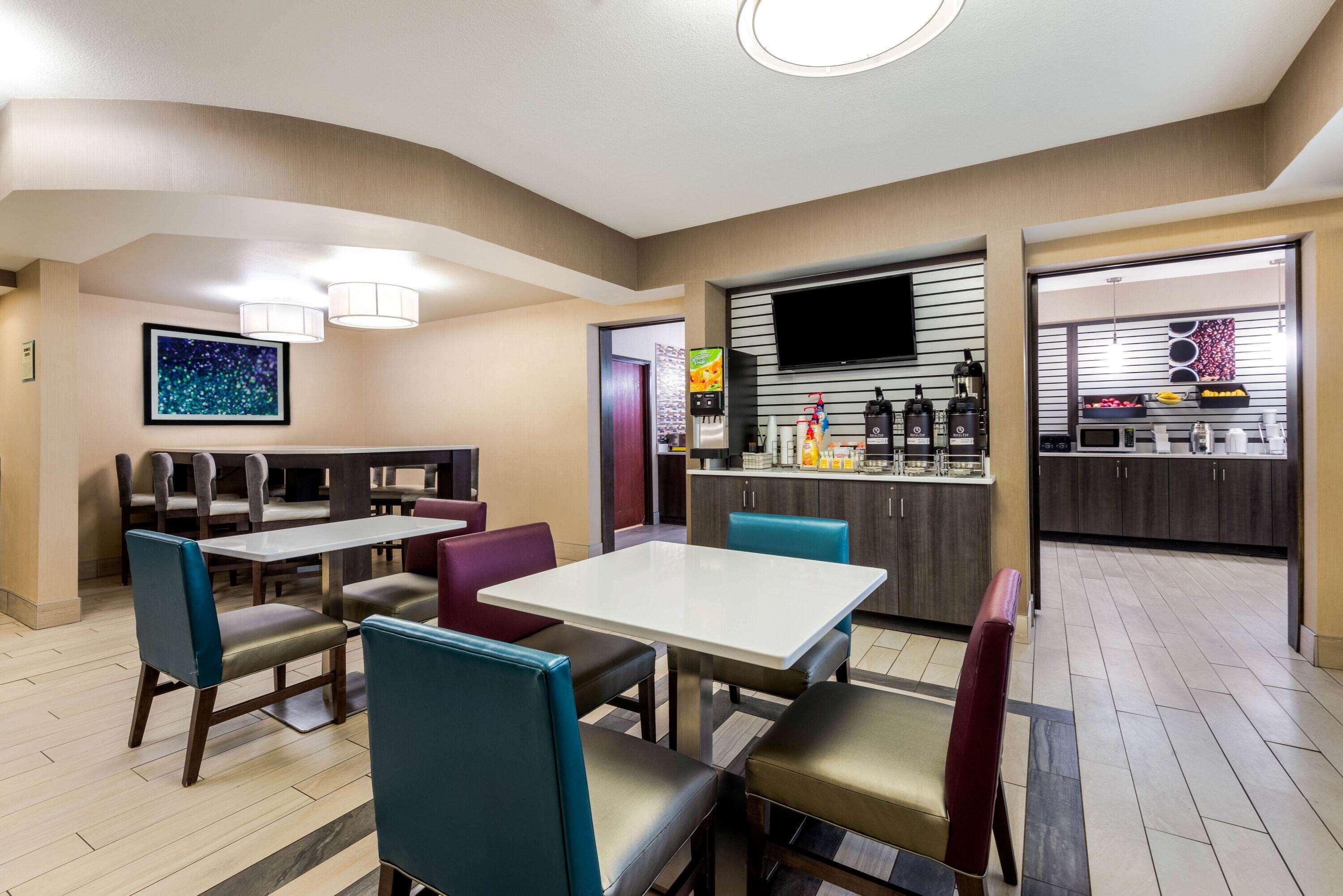 Restaurant La Quinta Inn & Suites by Wyndham Batavia