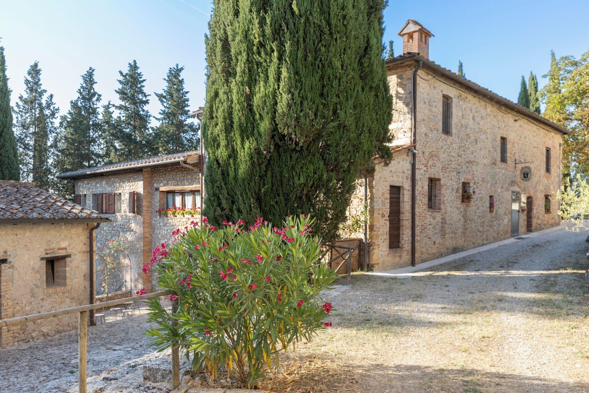 Vista Exterior Castel Pietraio