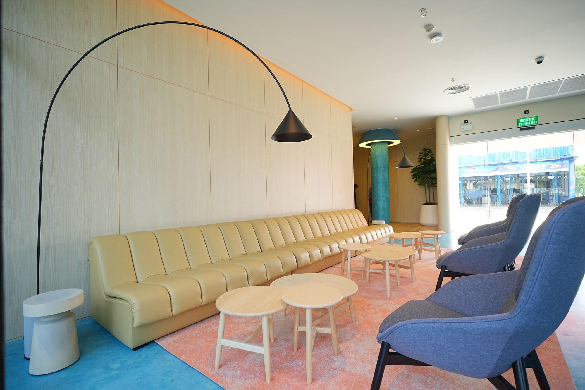 Vista Lobby GO Hotel Sriracha at Central Si Racha