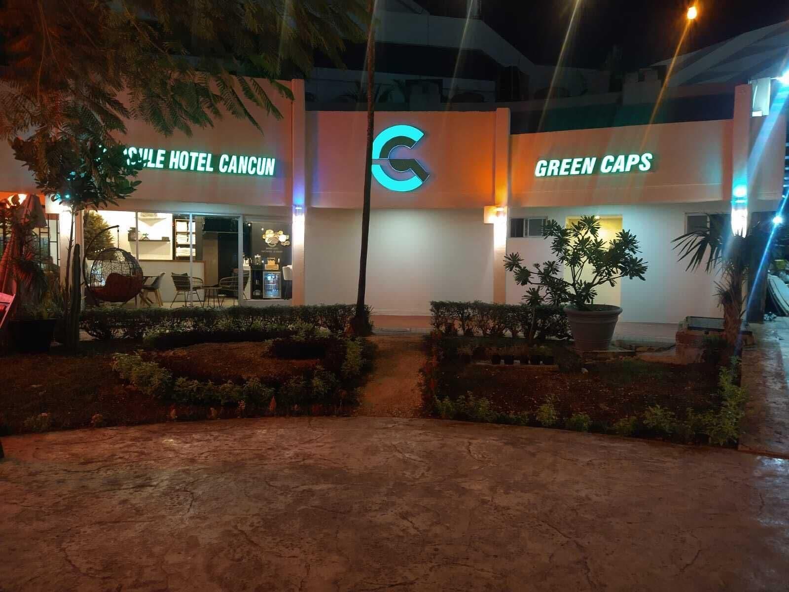 Vista Exterior Green Caps Cancún Hospedaje