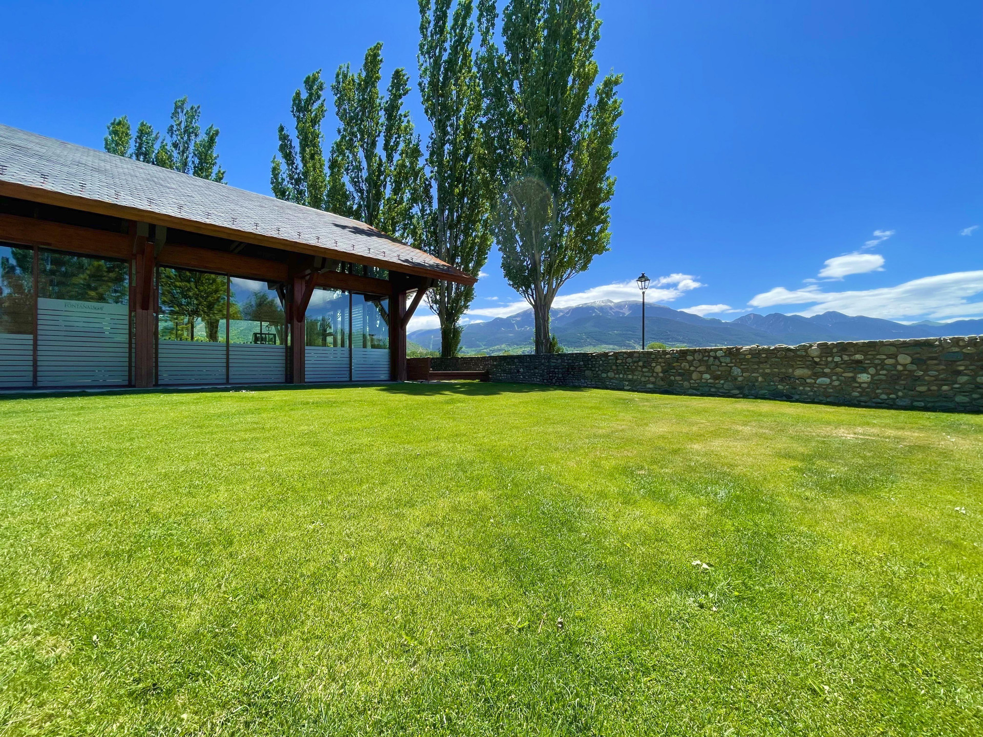 Vista Exterior Fontanals Golf