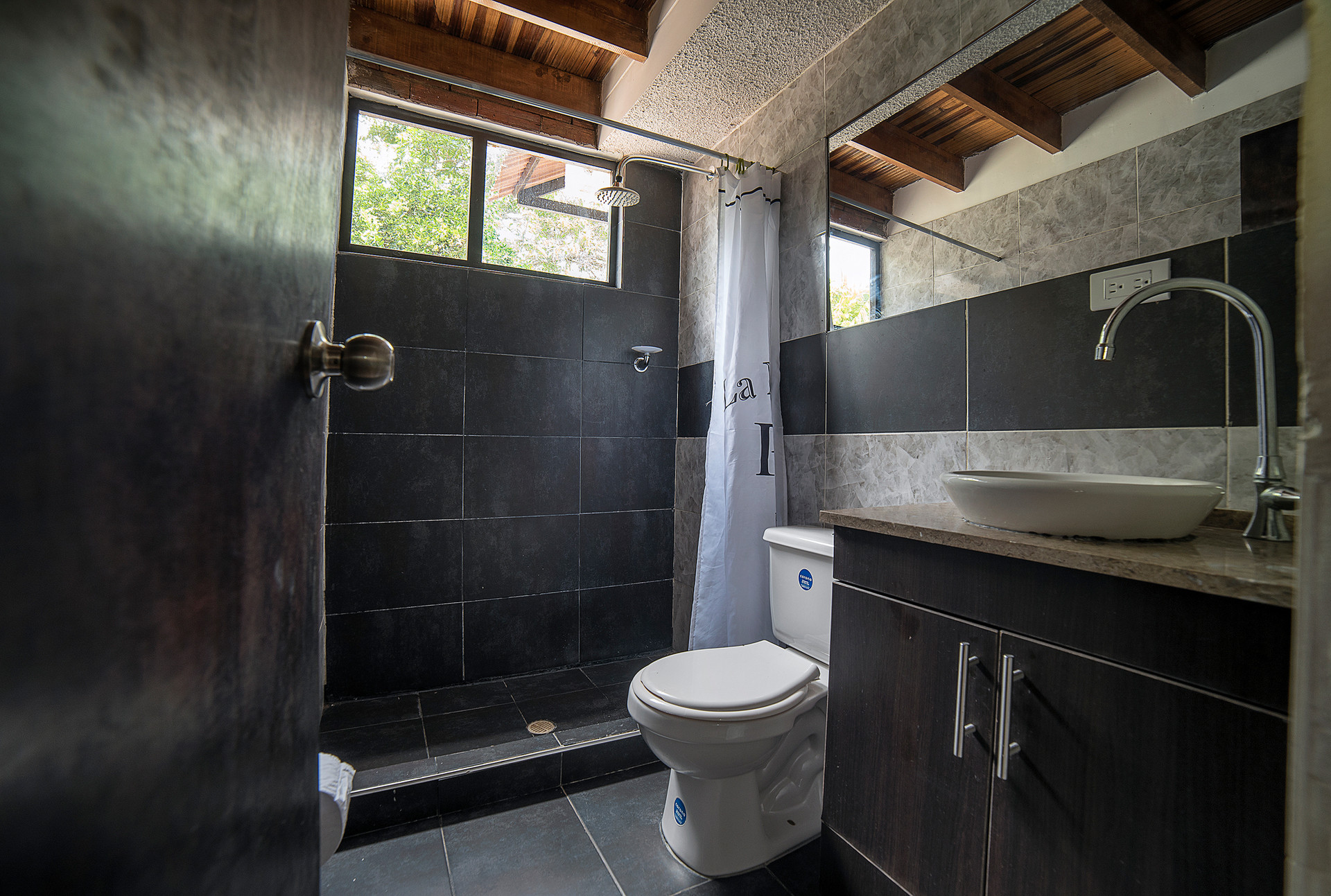 Baño Hotel Sol de Tomogo