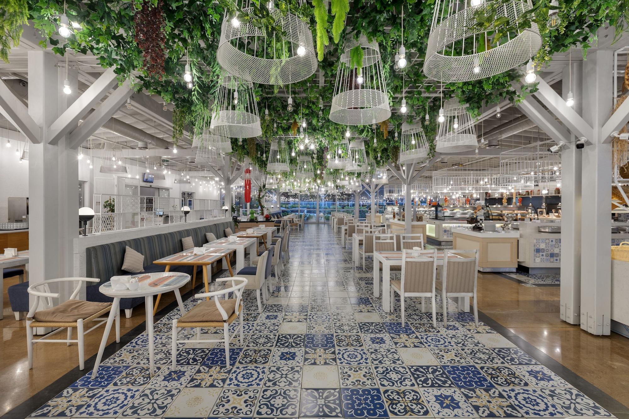 Restaurant Ramada Plaza by Wyndham Antalya