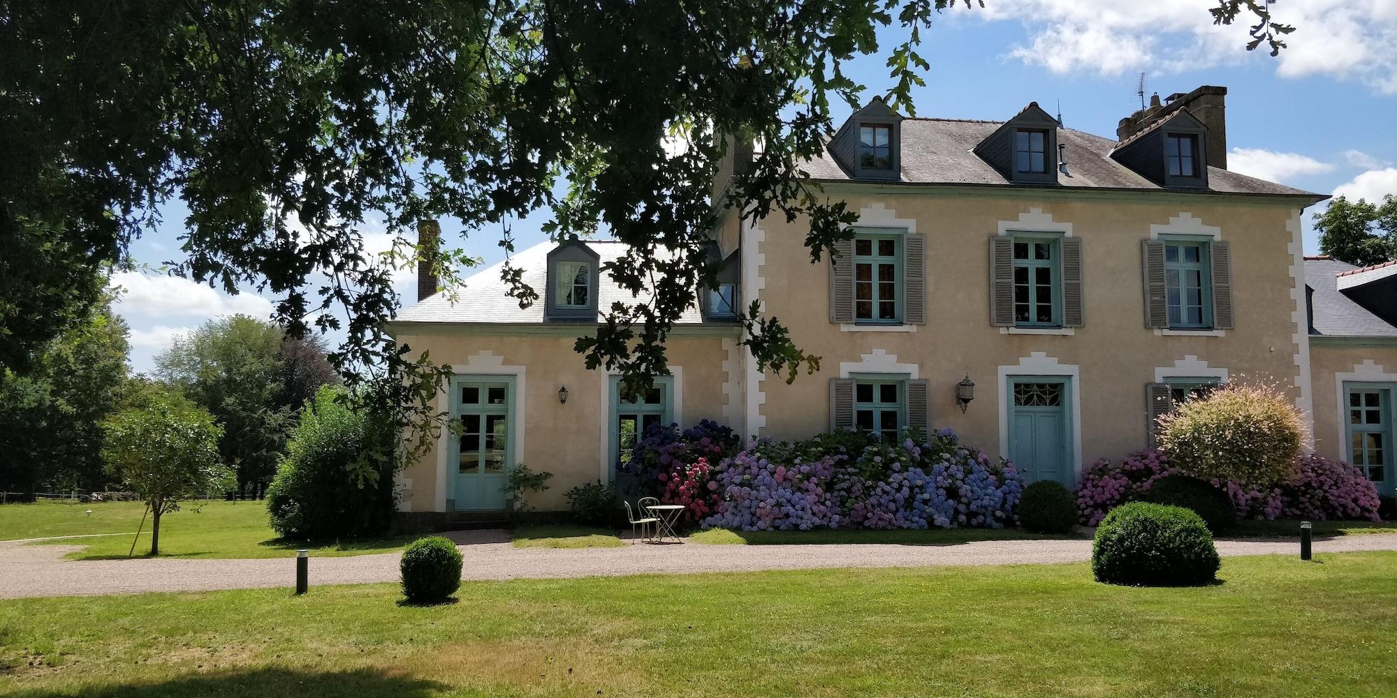 Vista Exterior Château du Pin