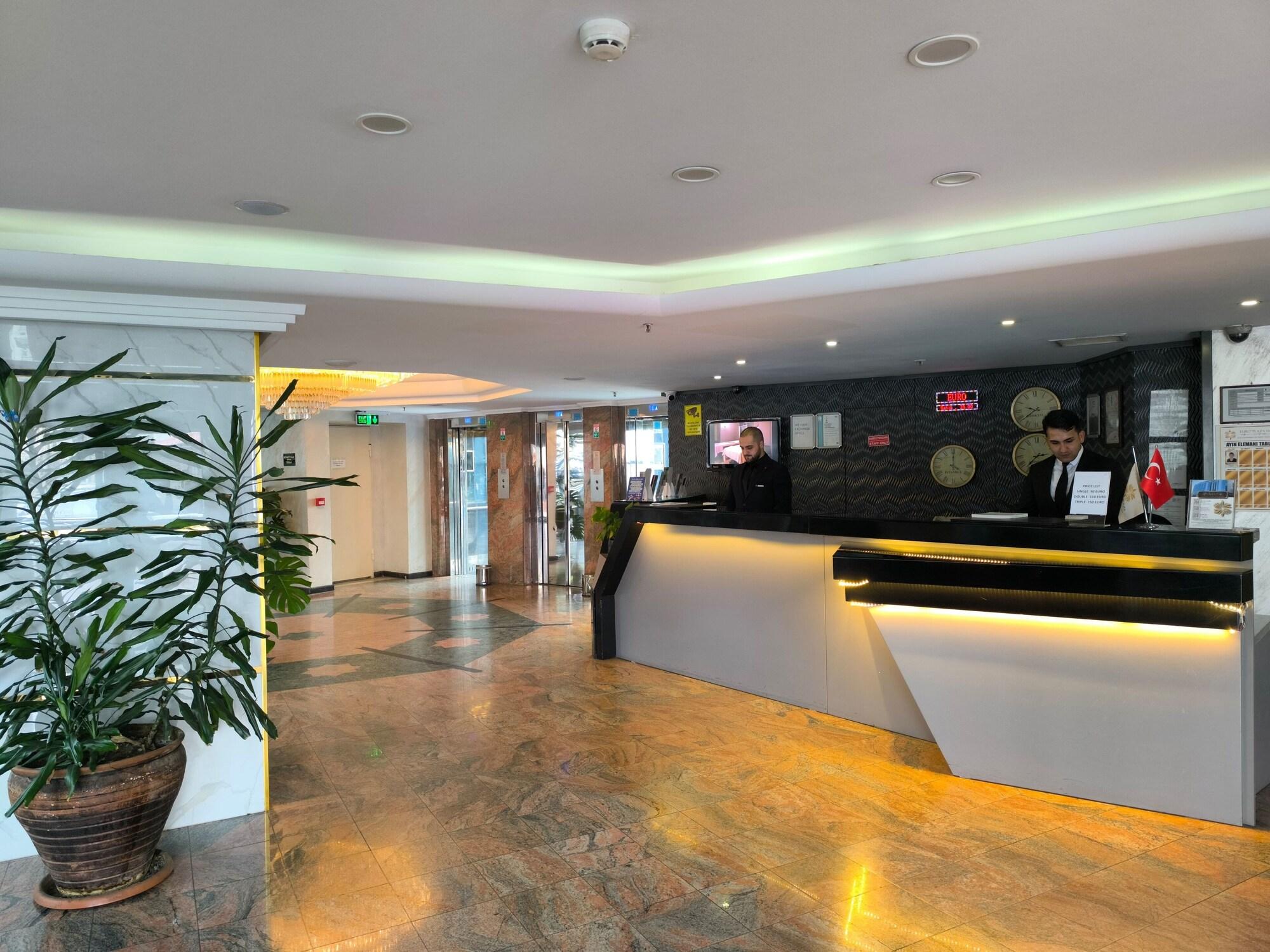 Vista Lobby Euro Plaza Hotel