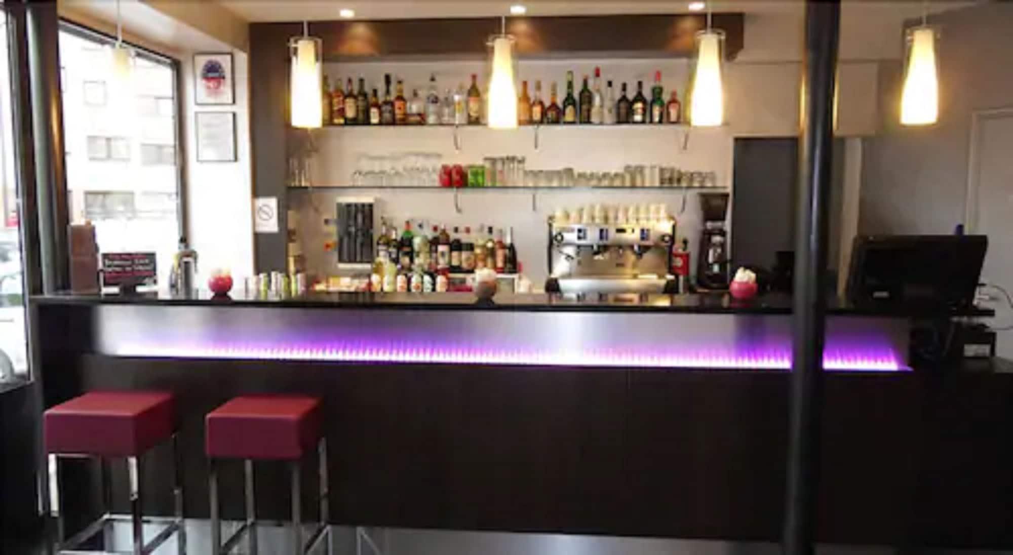 Bar/Salón Le Figuier