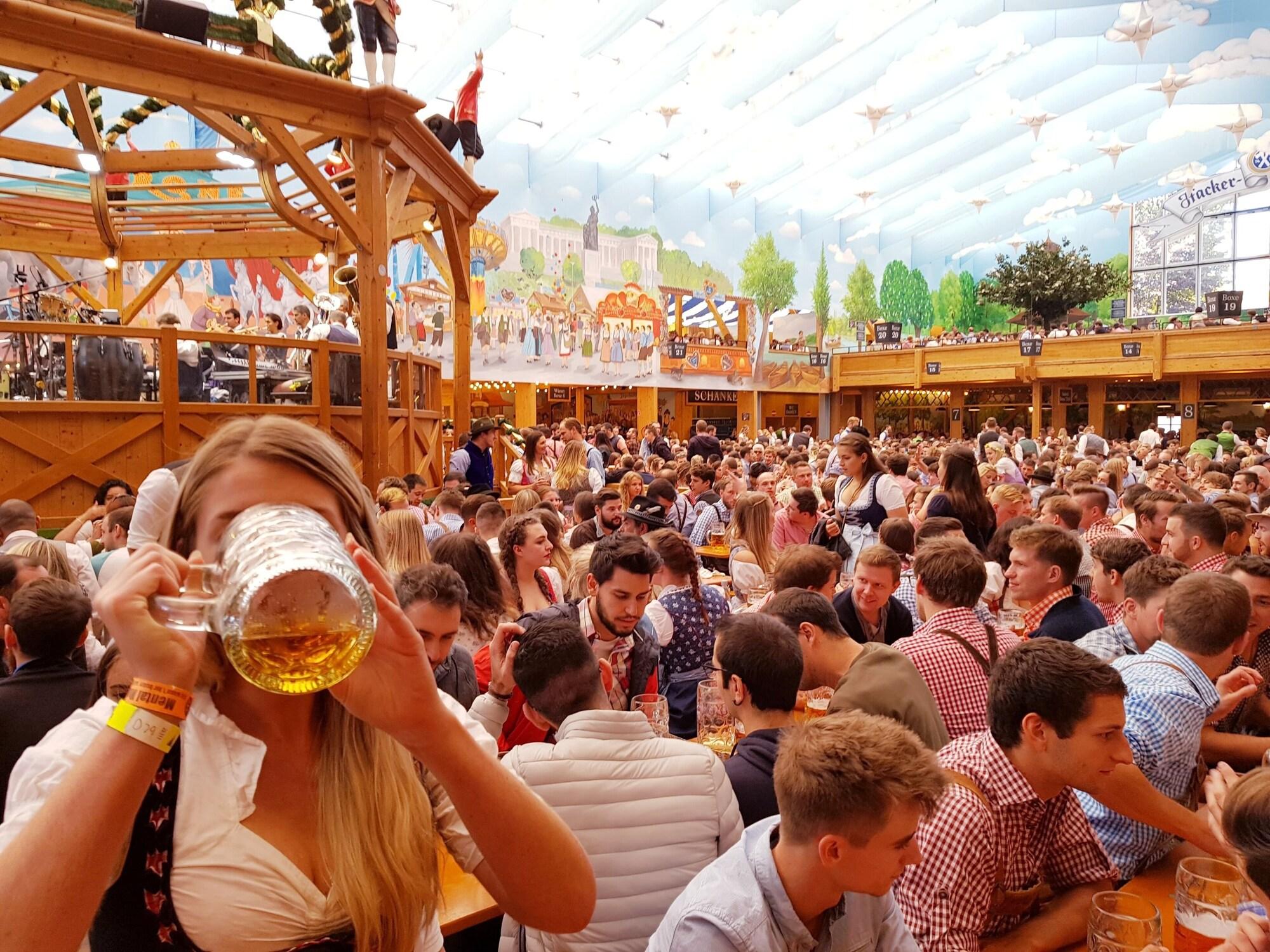 Bar/Salón Munich Central Camping