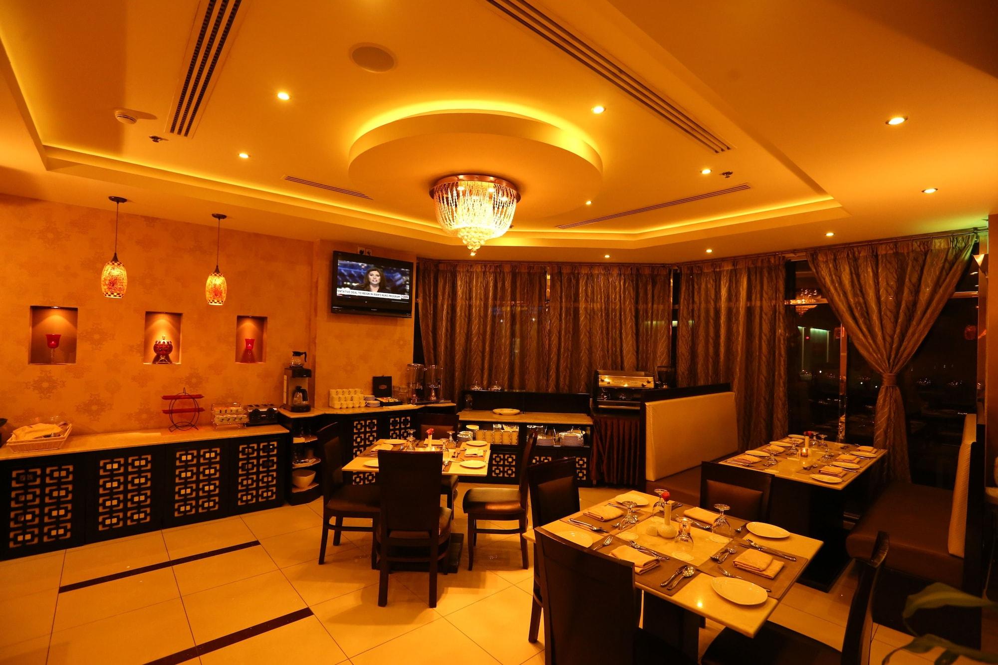Restaurant Dunes Hotel Apartments Oud Metha