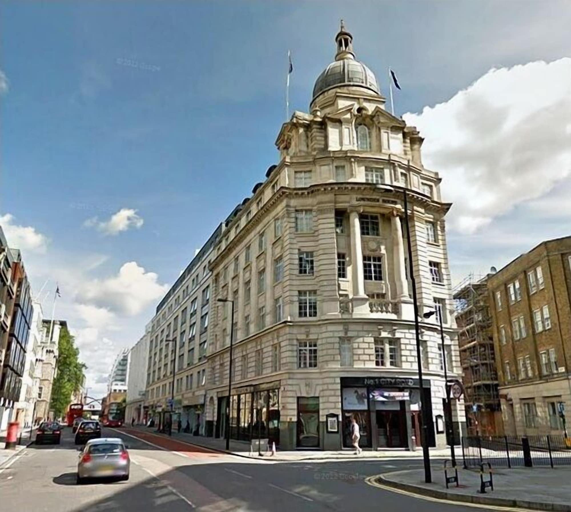 Vista Exterior Travelodge London Central City Road Hotel