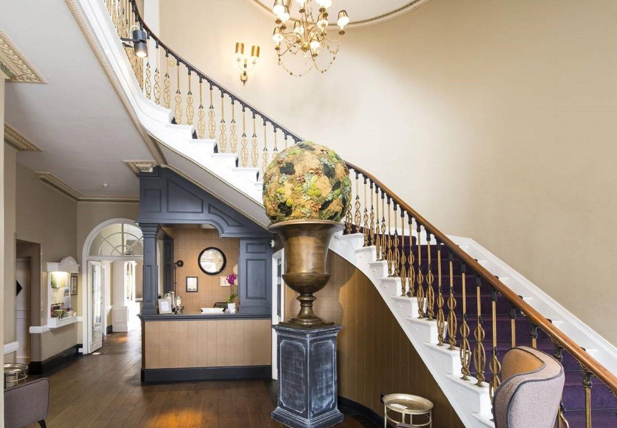 Vista Lobby Harbour Hotel Chichester