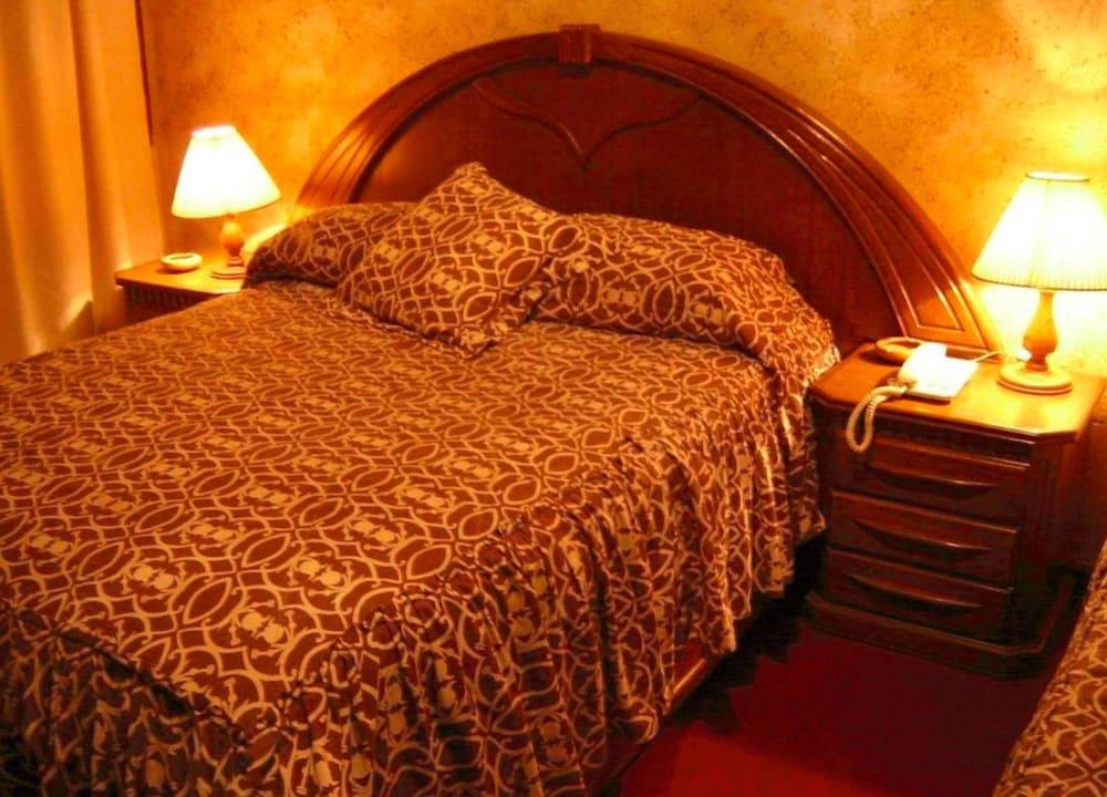 Varios Hostal Versalles