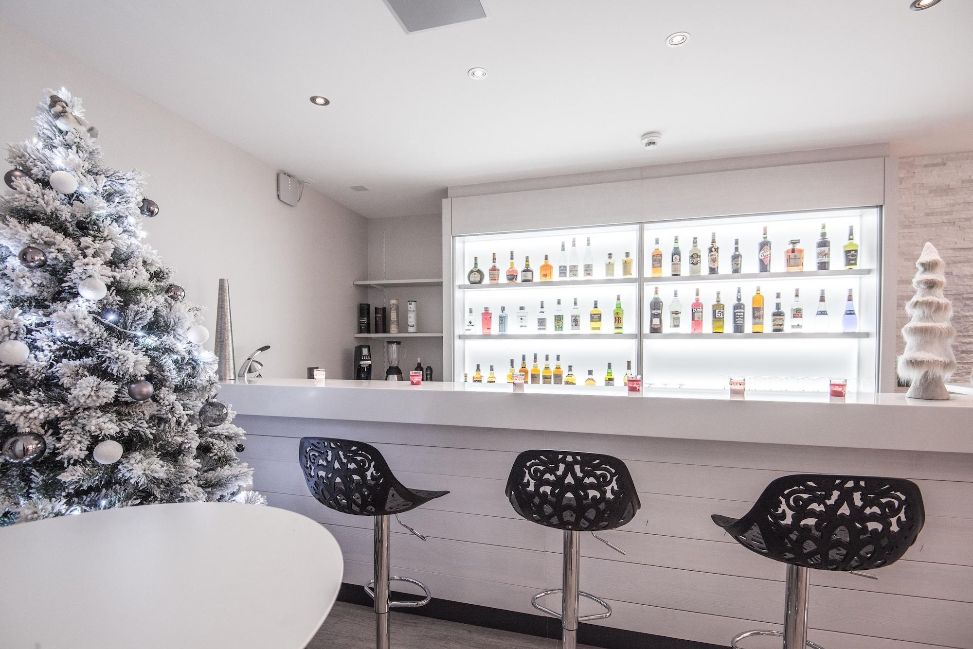 Bar/Salón Le White