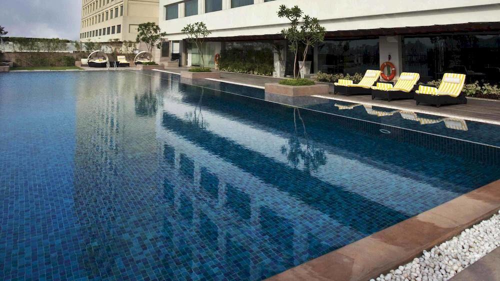 Vista Piscina Crowne Plaza New Delhi Mayur Vihar Noida by IHG