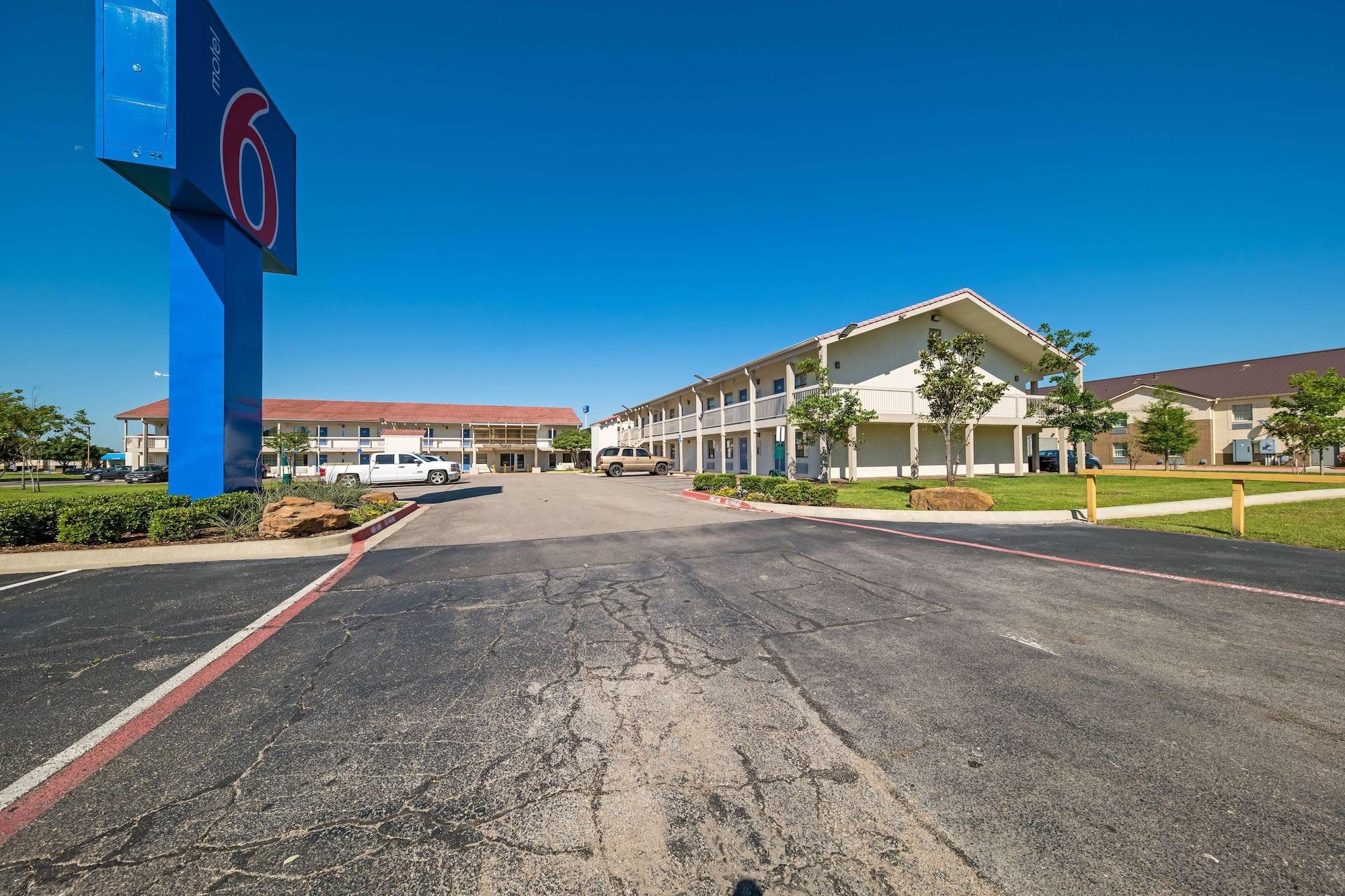 Varios Motel 6 Dallas, TX - Farmers Branch