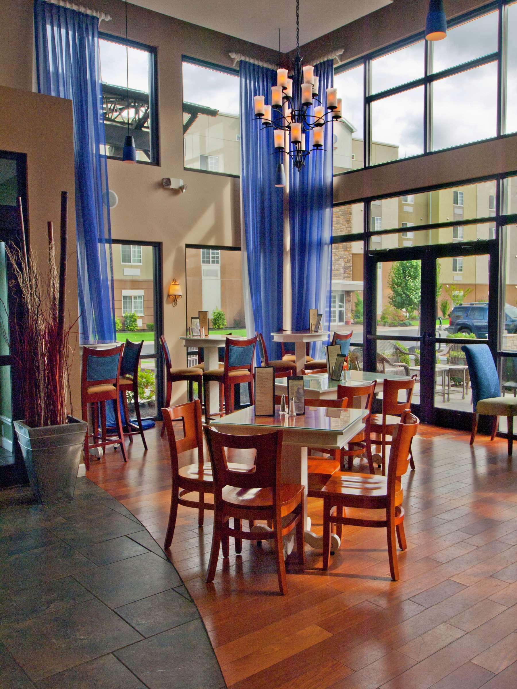 Restaurant DoubleTree by Hilton Hotel Buffalo - Amherst