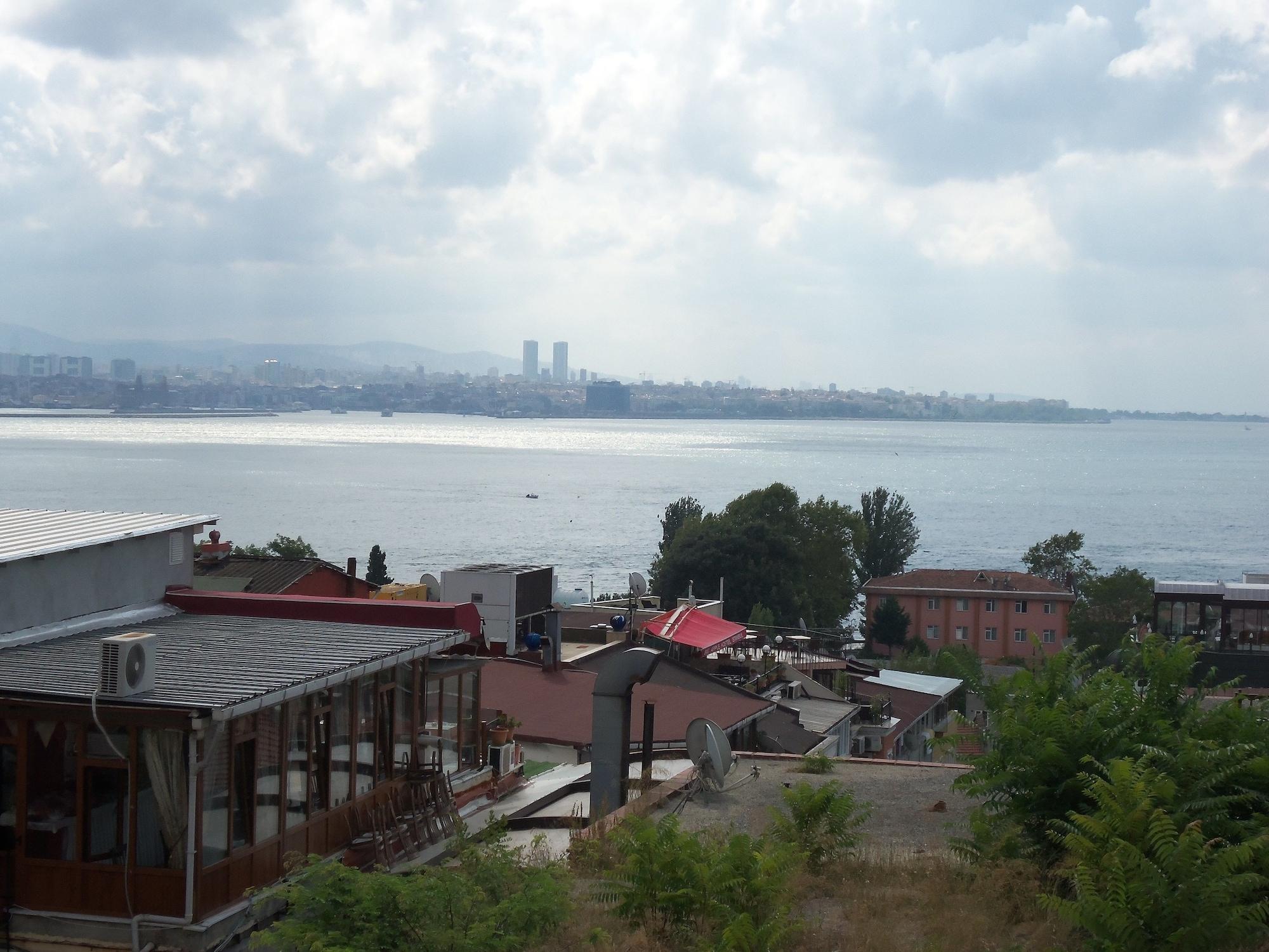 Varios Cosmopolitan Park Hotel