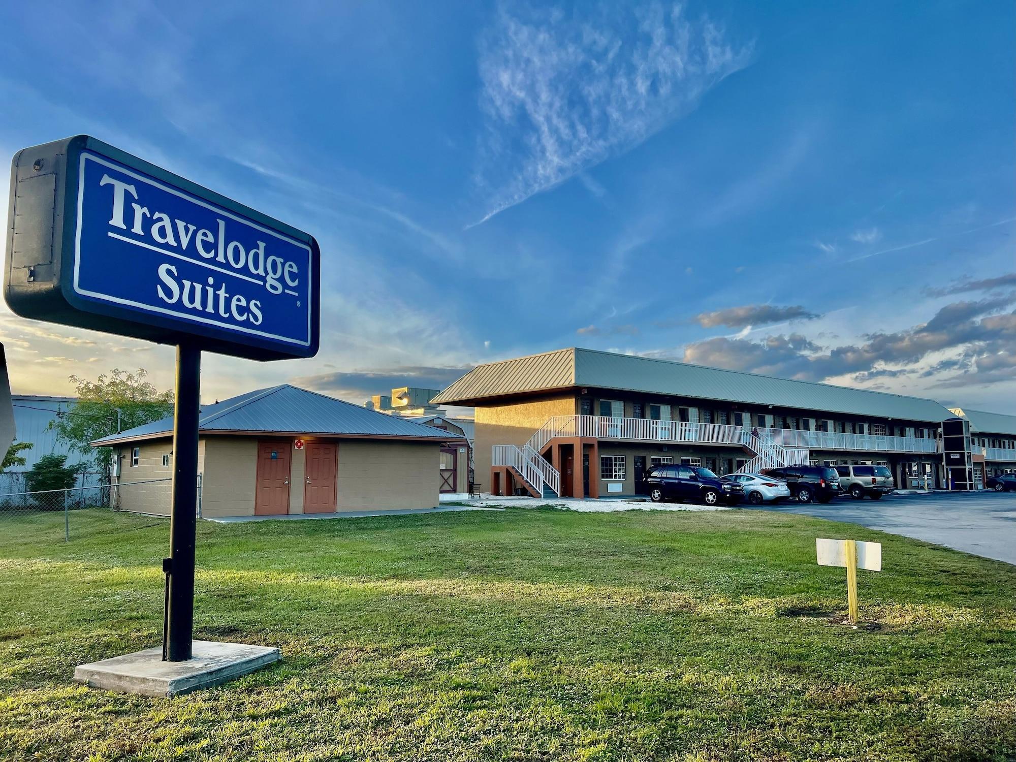 Vista Exterior Travelodge Suites by Wyndham Lake Okeechobee
