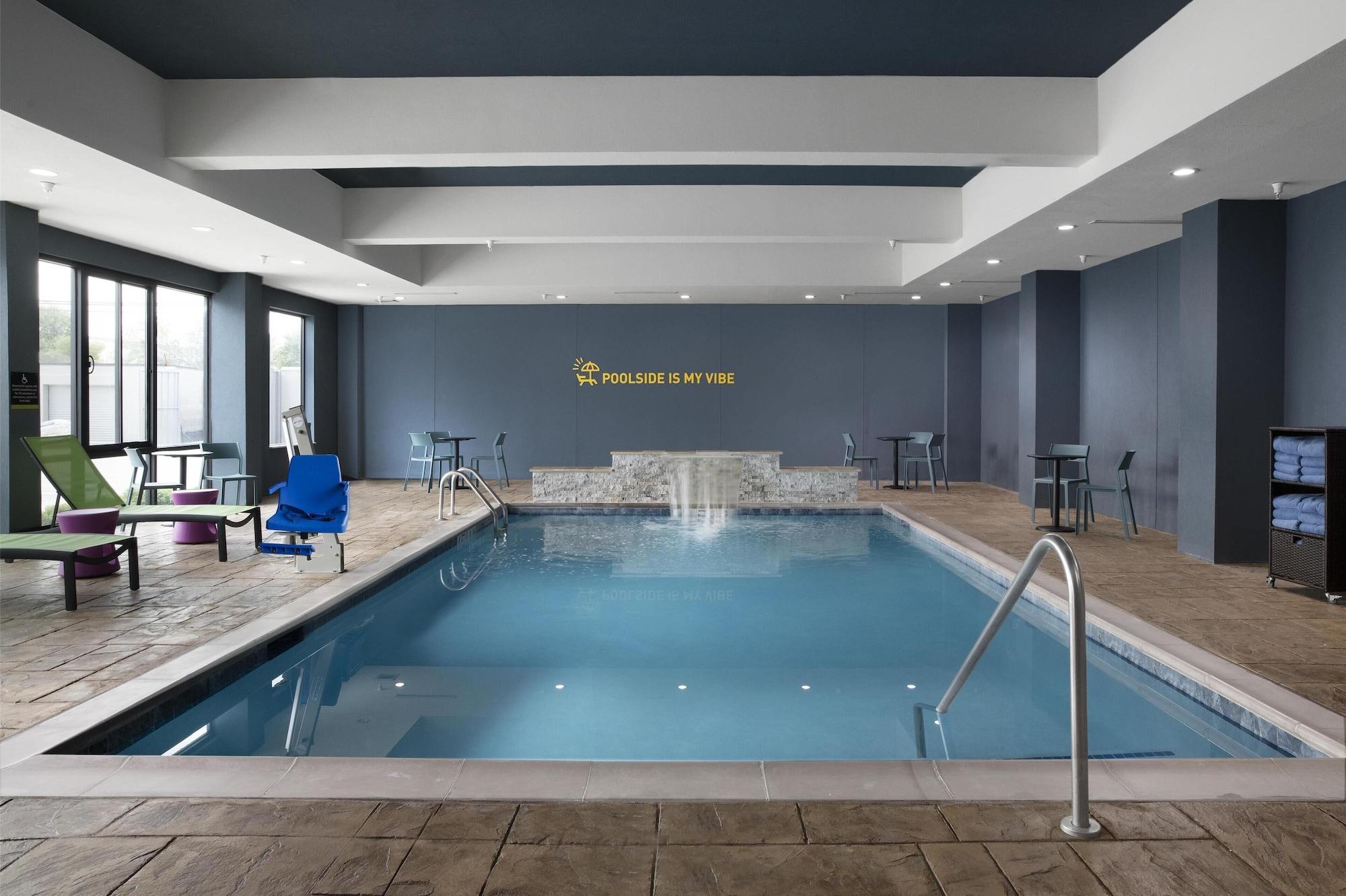Vista Piscina Home2 Suites By Hilton Dallas East