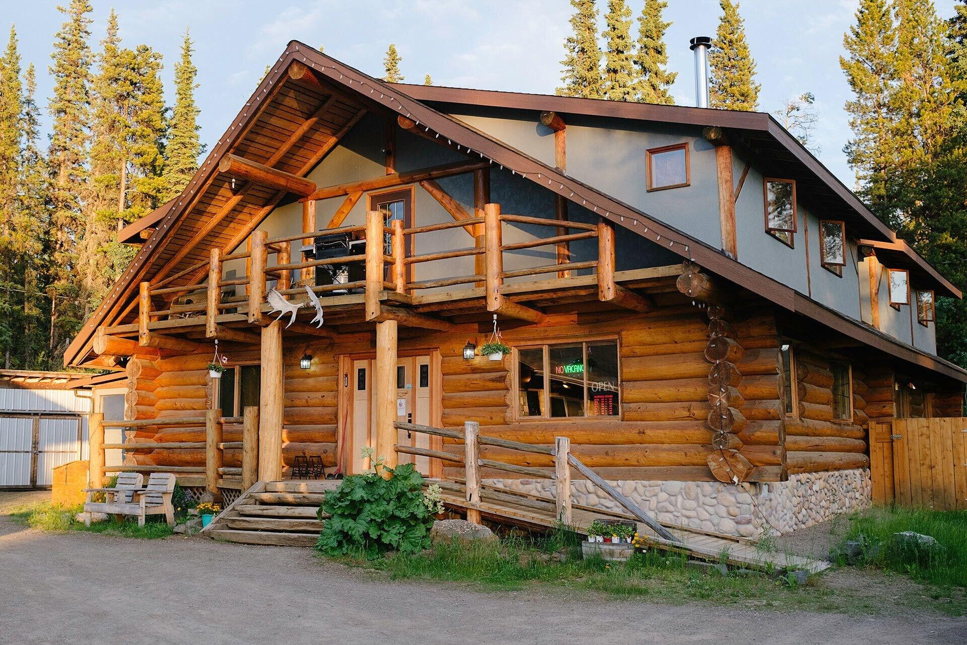 Varios Arctic Divide Lodge