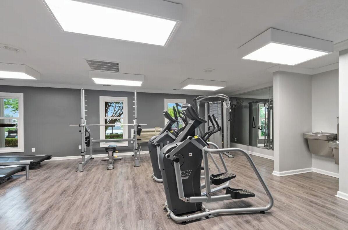 Gimnasio Lake Castleton Apartments by Barsala