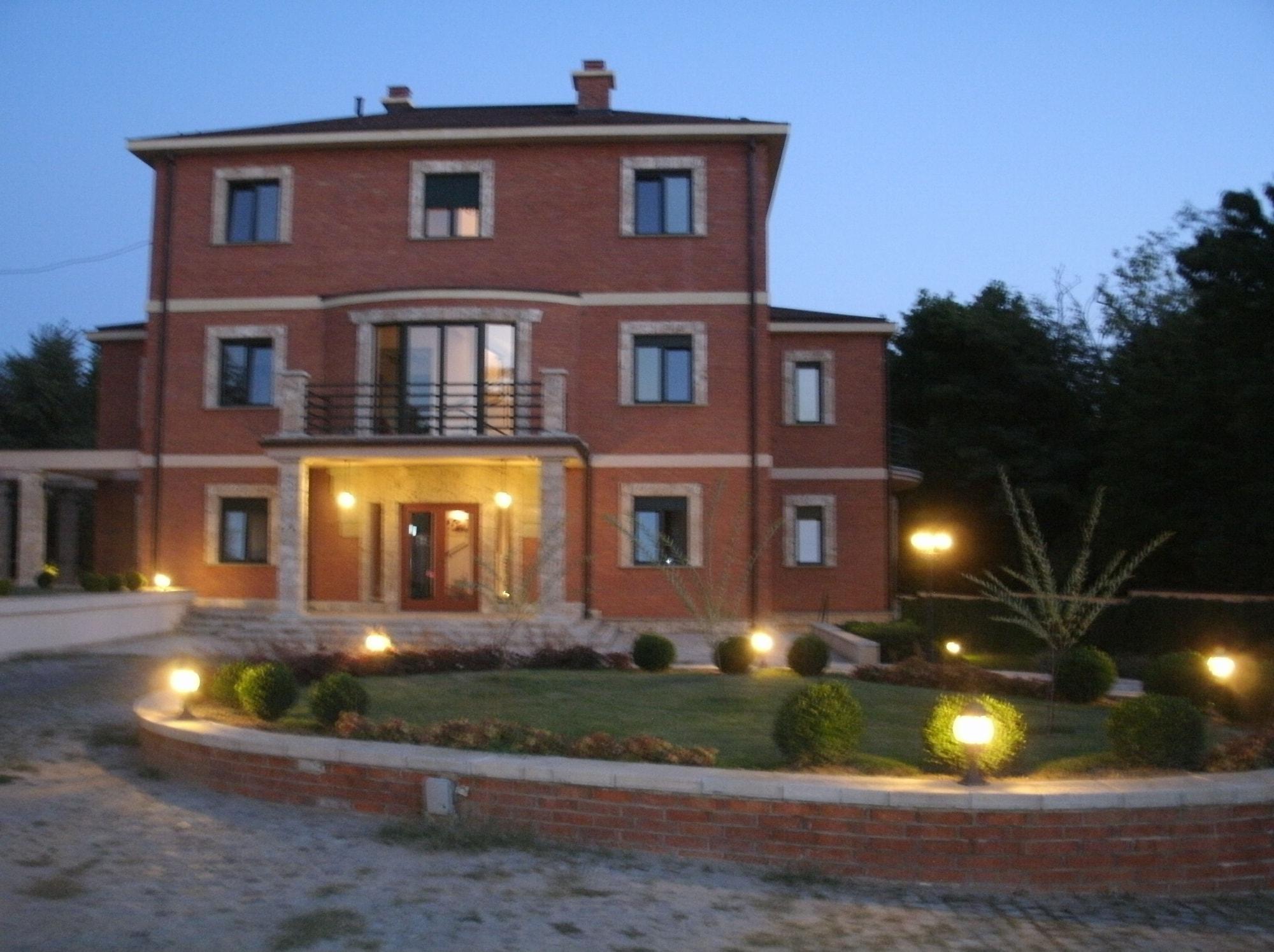 Vista Exterior Belgrade Hills Villa and Suites