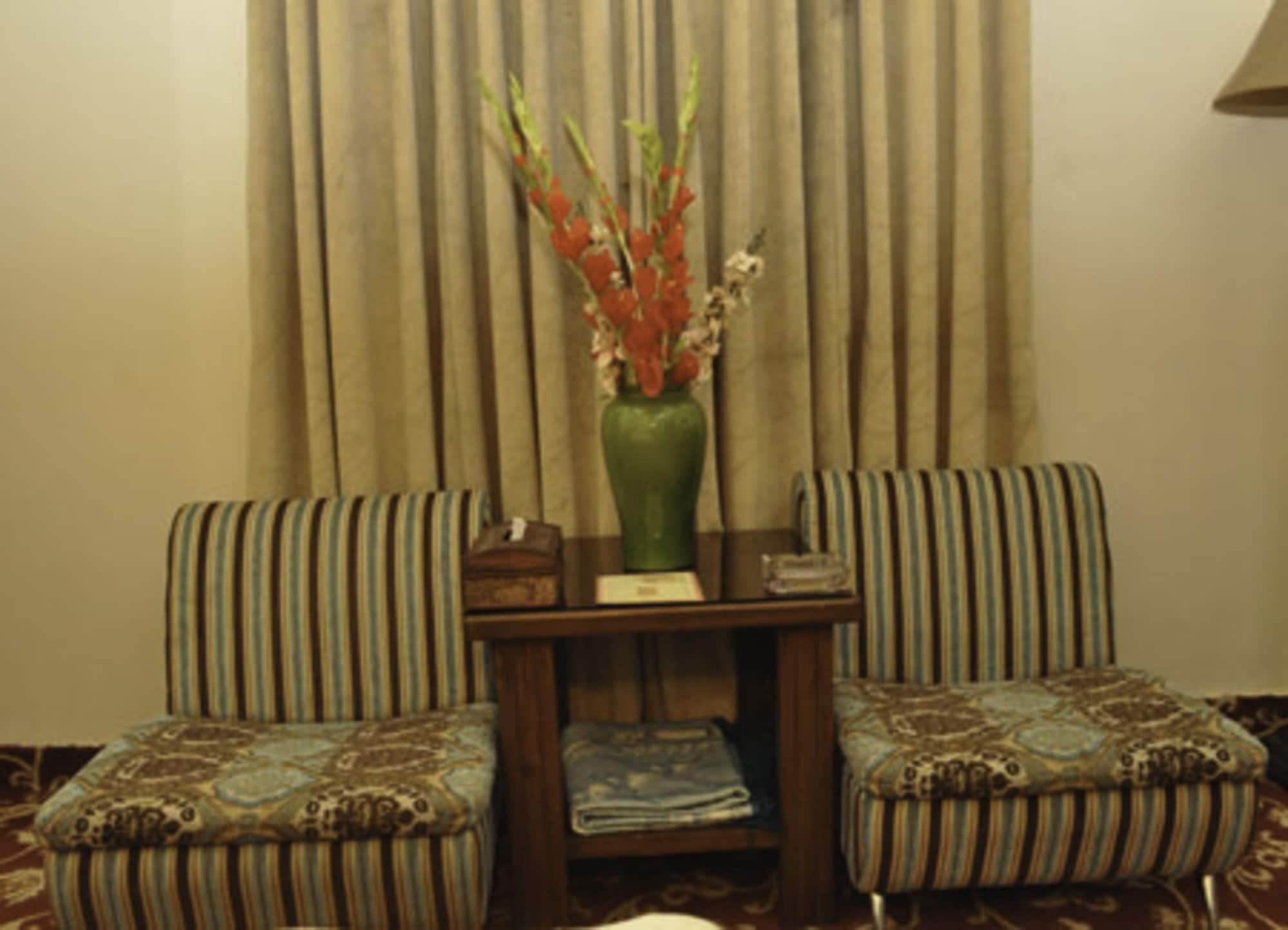 Comodidades del Alojamiento Raj One Hotel