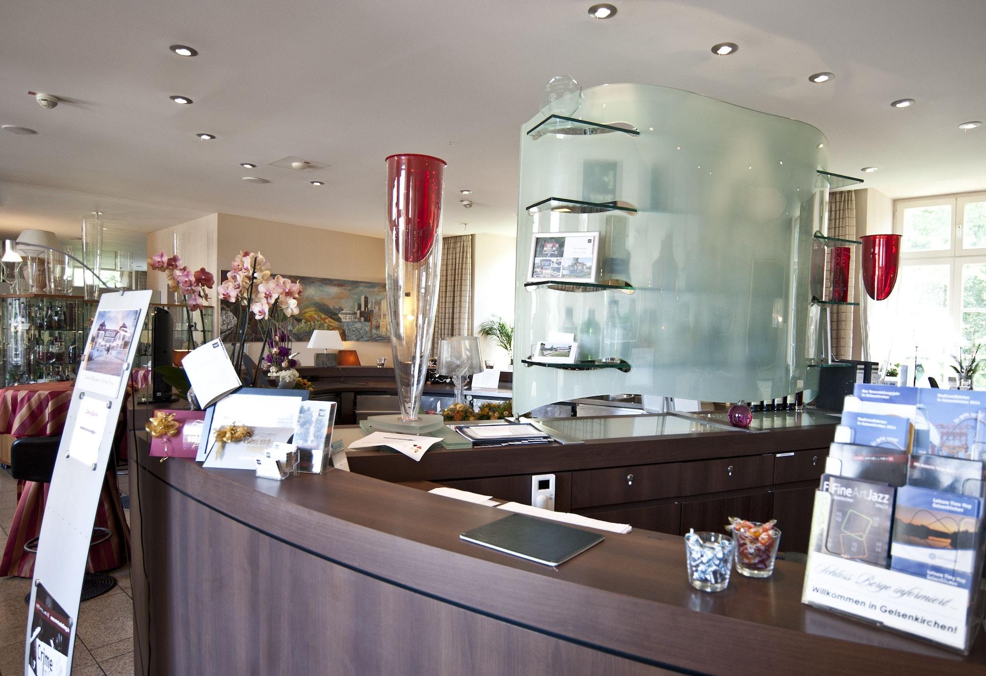 Vista Lobby Schloss Berge