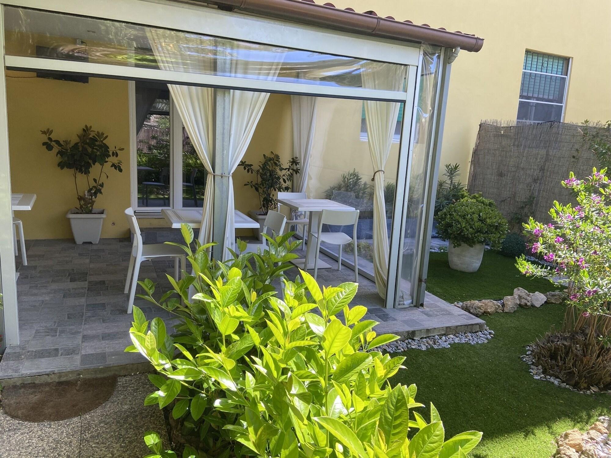 Equipamiento de Habitación Paradise Inn