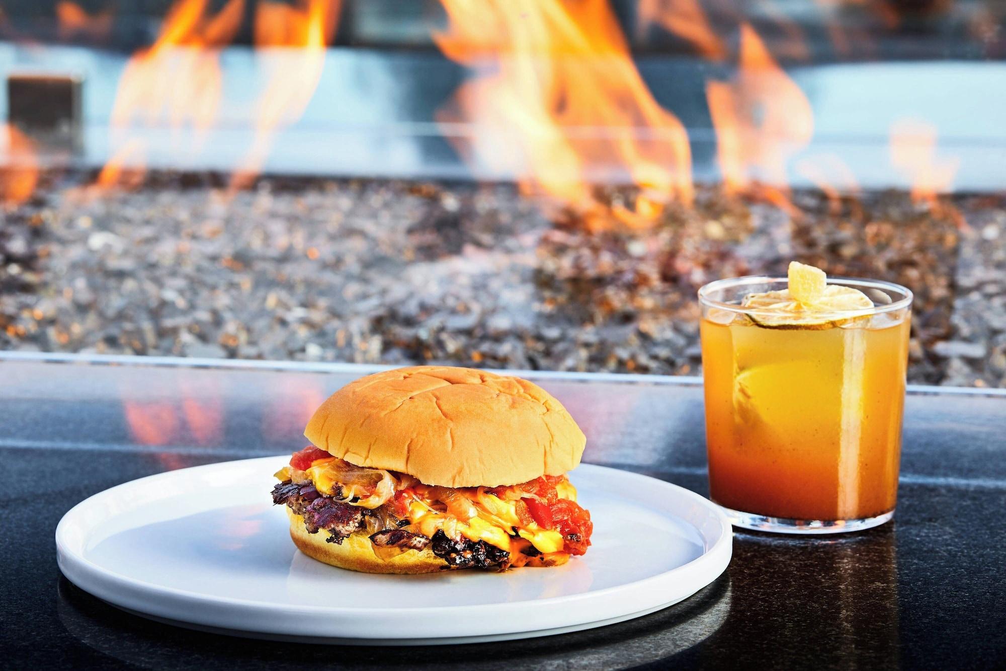 Restaurant AC Hotel by Marriott Los Angeles South Bay