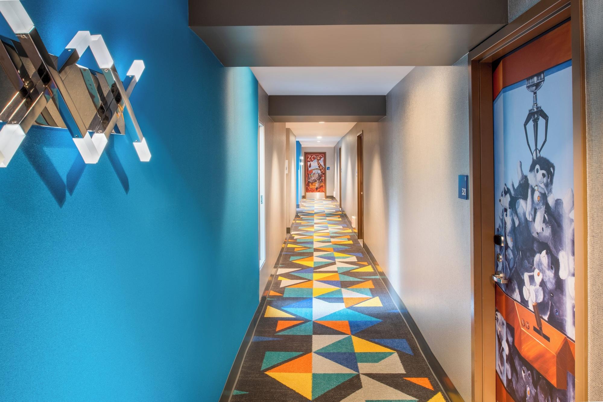 Varios Staypineapple, Hotel Z, Gaslamp San Diego