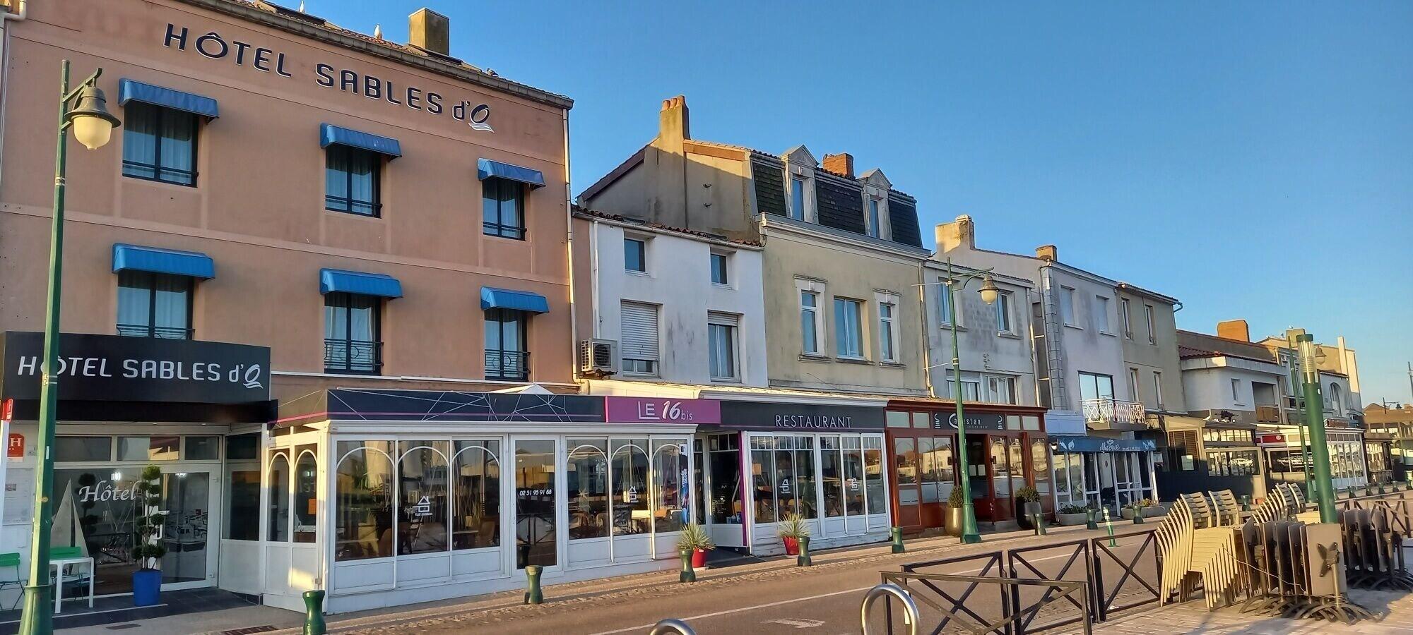 Vista Exterior Hôtel SABLES D'O et son restaurant "LE 16 BIS"