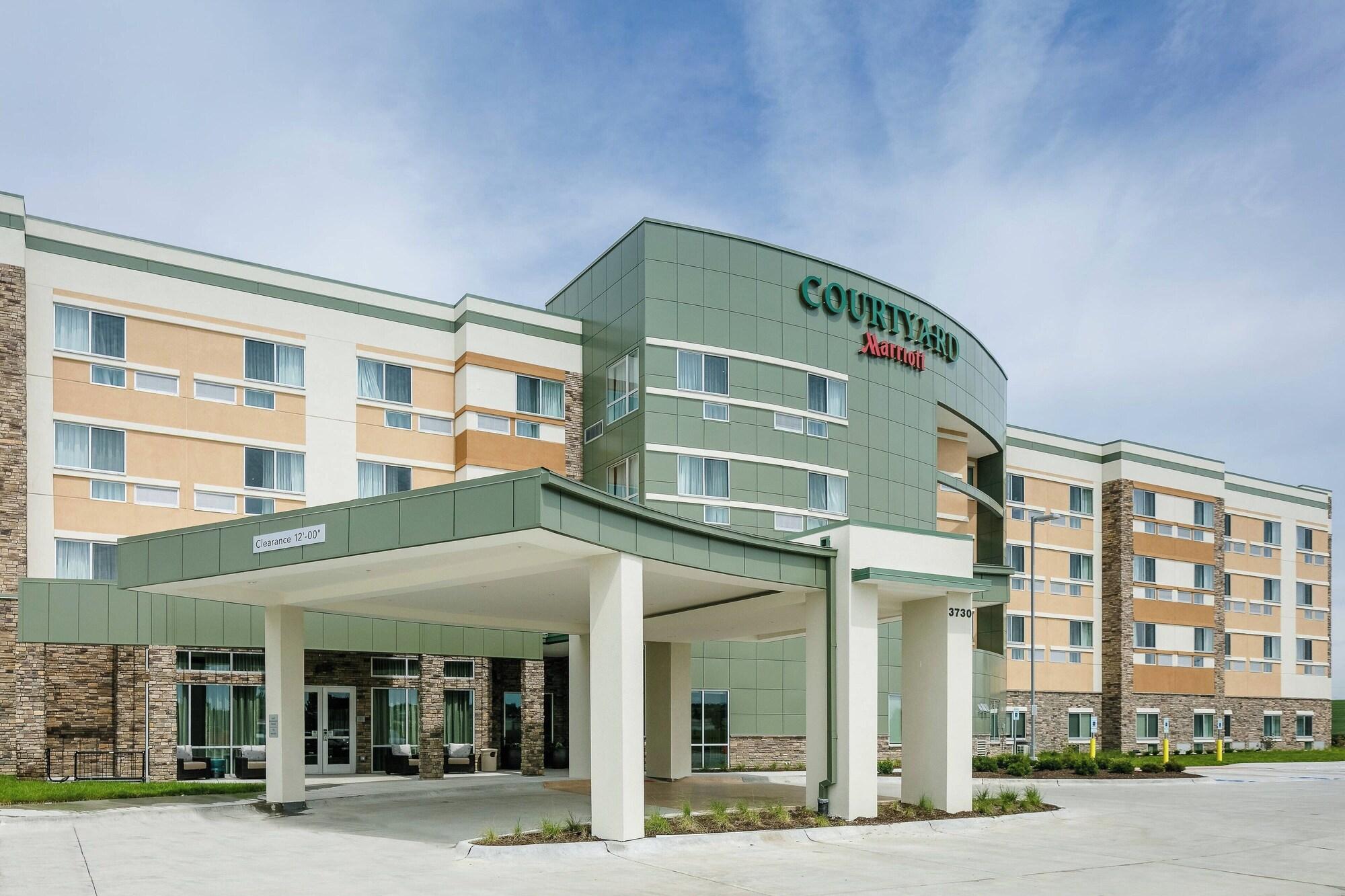 Vista Exterior Courtyard by Marriott Omaha Bellevue Beardmore Event Center
