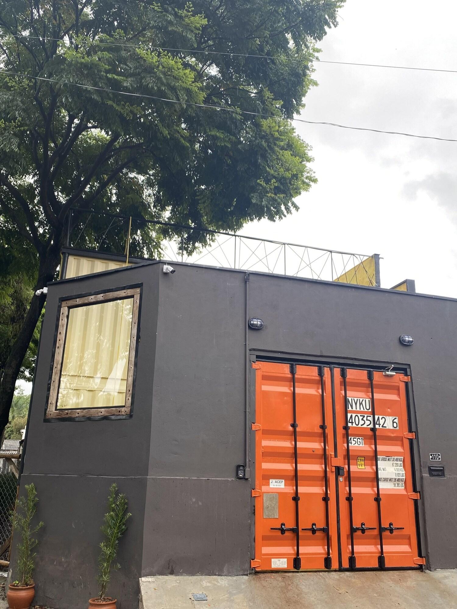 Varios Urban Box House