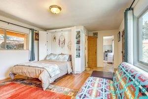 Alquiler Vacacional - Artsy Studio w/ Patio: 25 Mi to Santa Fe